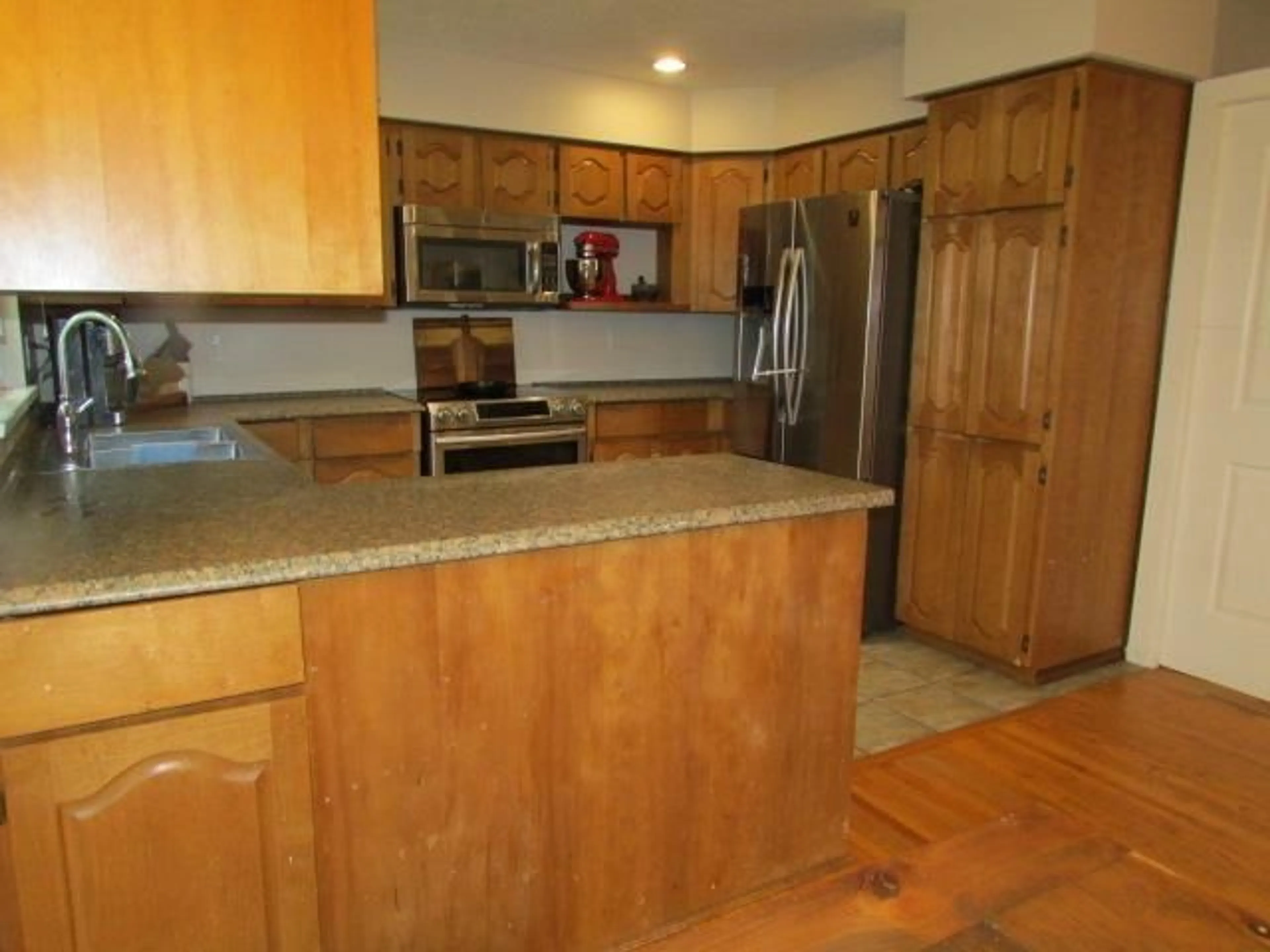 Standard kitchen, unknown for 33032 BANFF, Abbotsford British Columbia V2S7B1