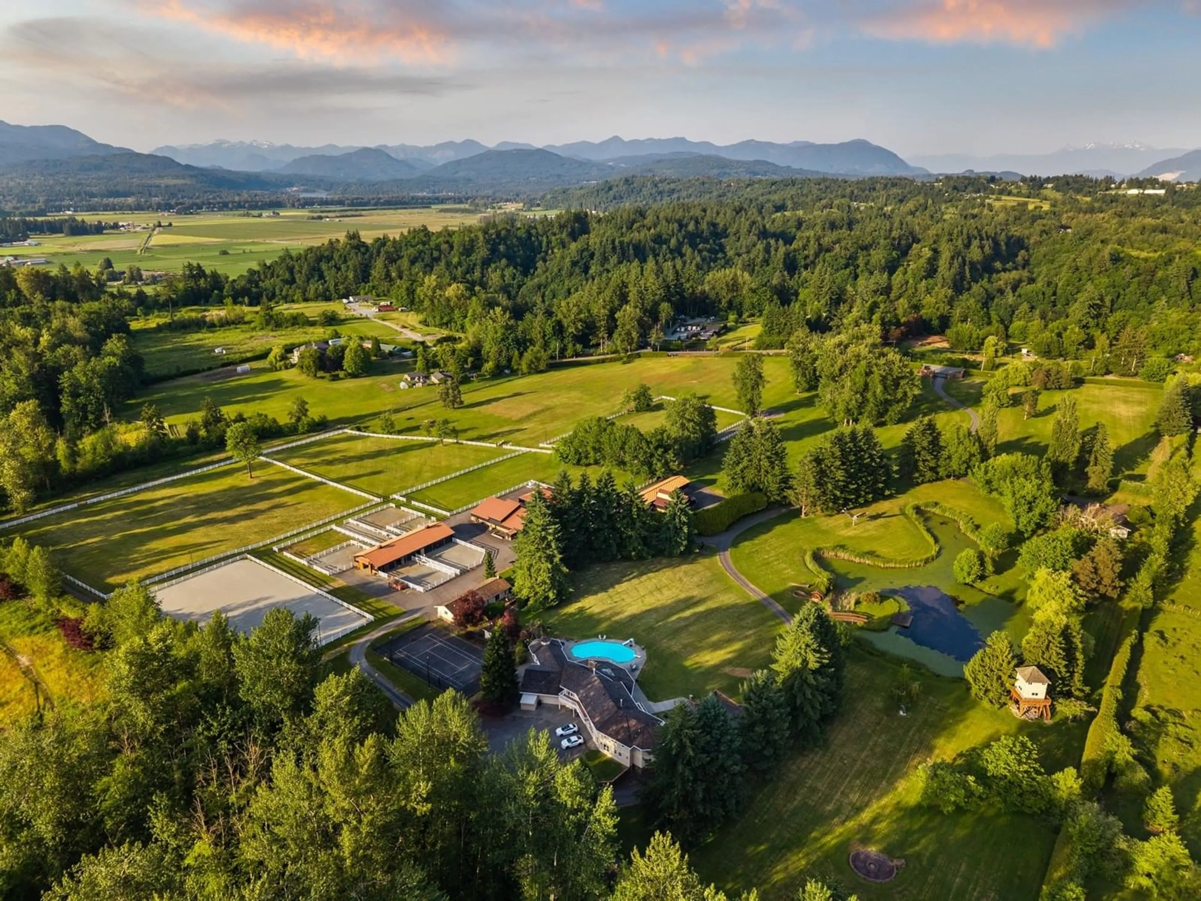 A pic from outside/outdoor area/front of a property/back of a property/a pic from drone, mountain view for 6895 272, Langley British Columbia V4W1R3