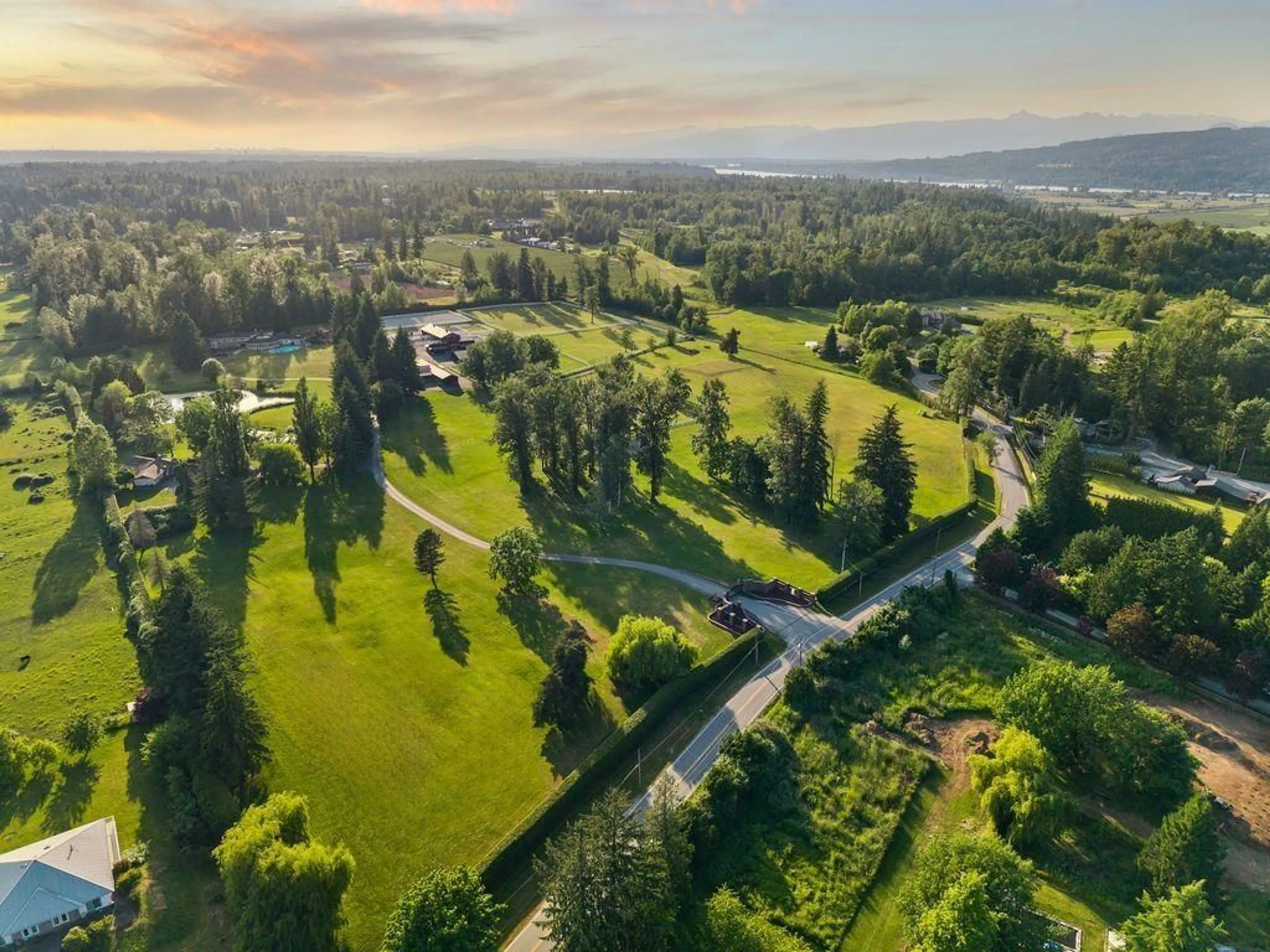 A pic from outside/outdoor area/front of a property/back of a property/a pic from drone, mountain view for 6895 272, Langley British Columbia V4W1R3