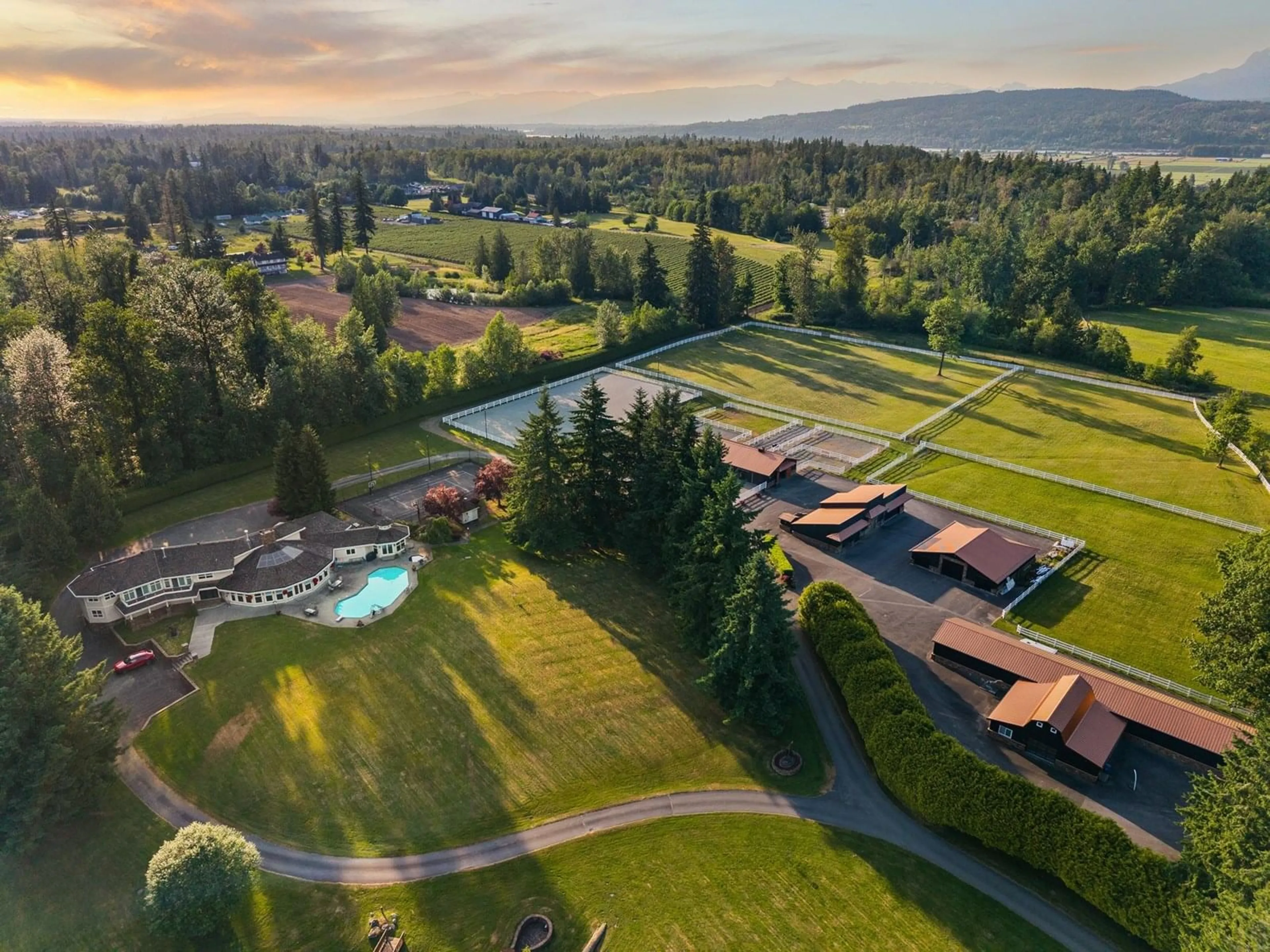 A pic from outside/outdoor area/front of a property/back of a property/a pic from drone, mountain view for 6895 272, Langley British Columbia V4W1R3