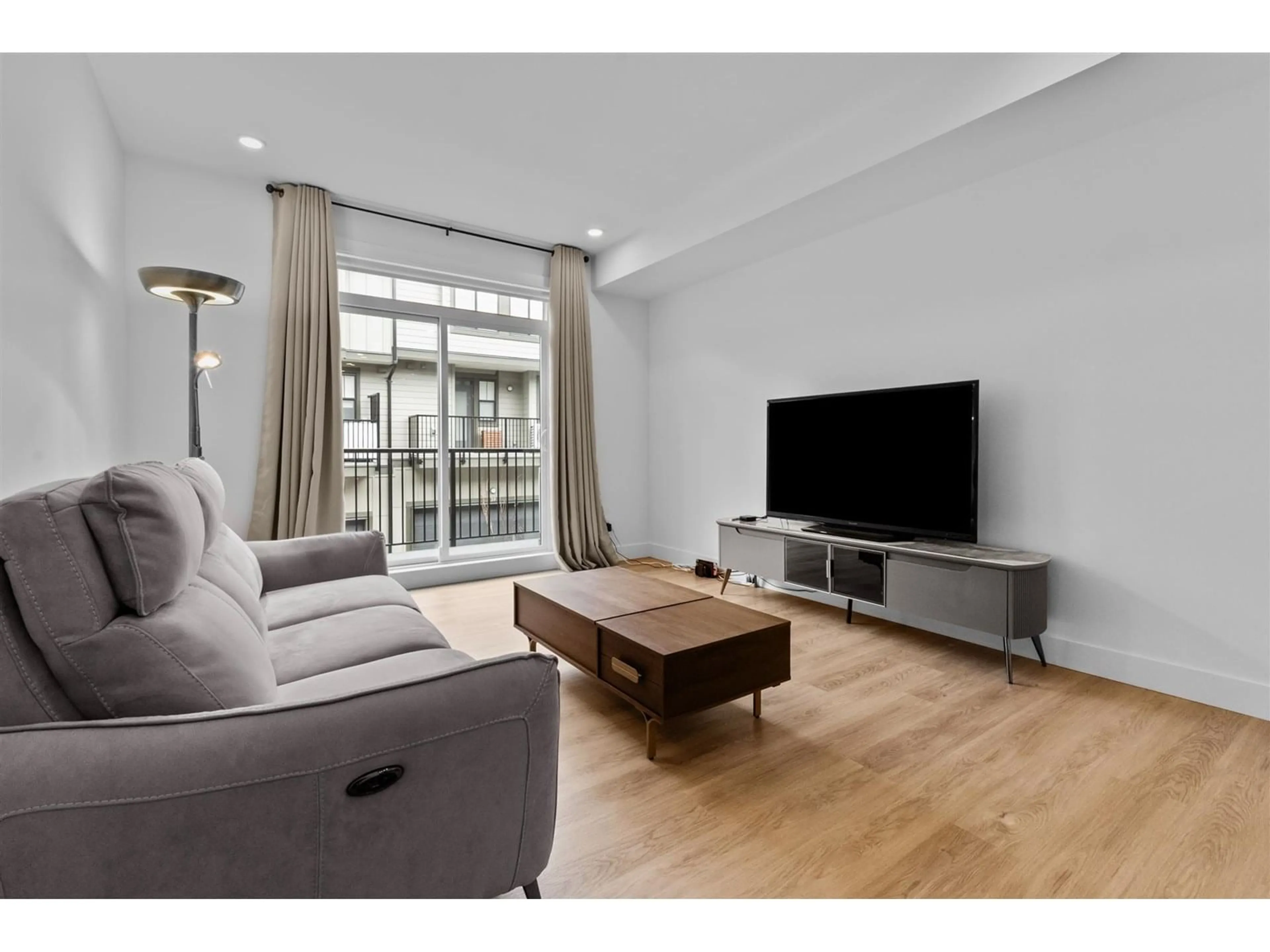 Living room with furniture, wood/laminate floor for 31 - 2350 165, Surrey British Columbia V3Z1J9