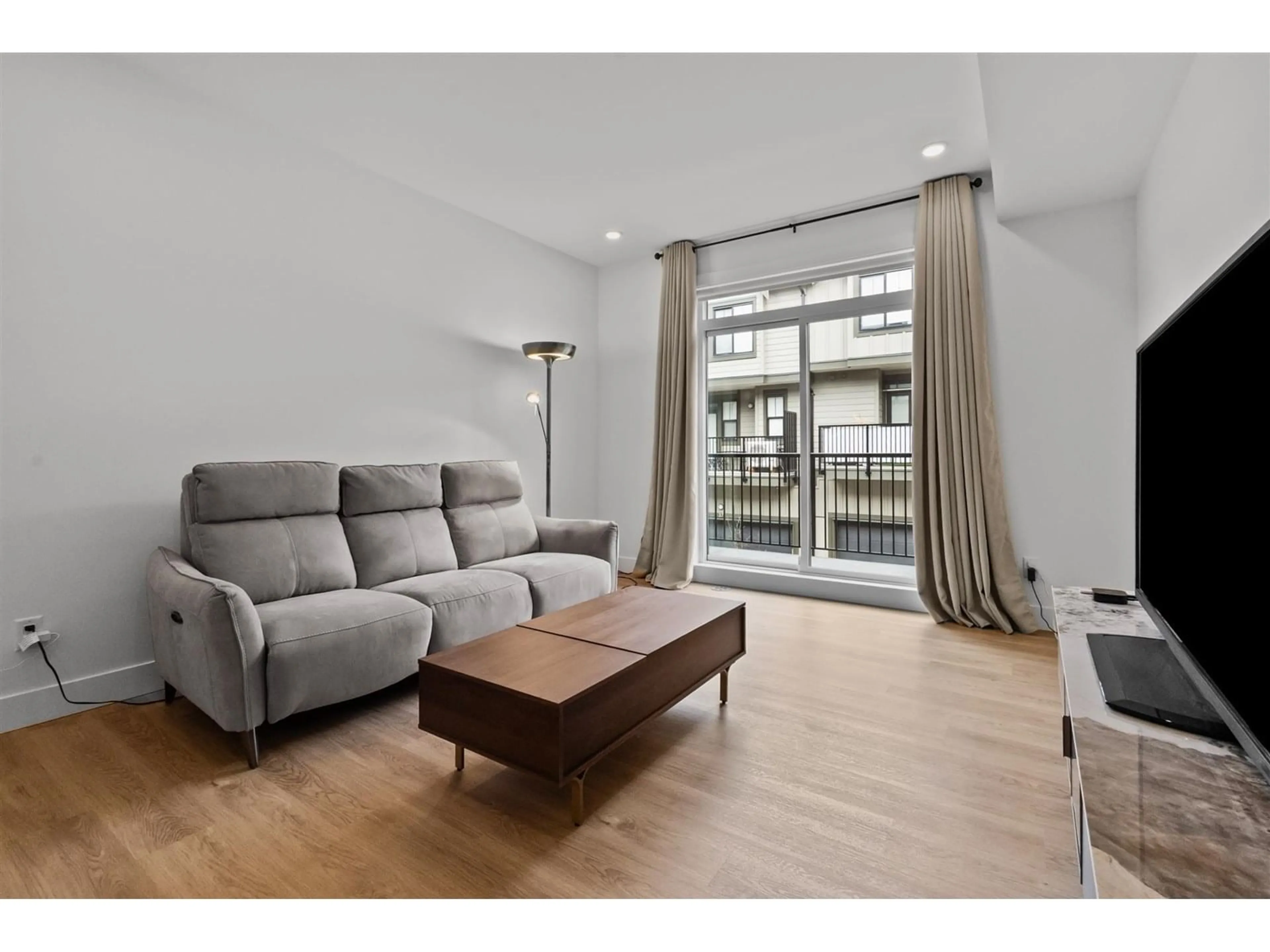 Living room with furniture, wood/laminate floor for 31 - 2350 165, Surrey British Columbia V3Z1J9