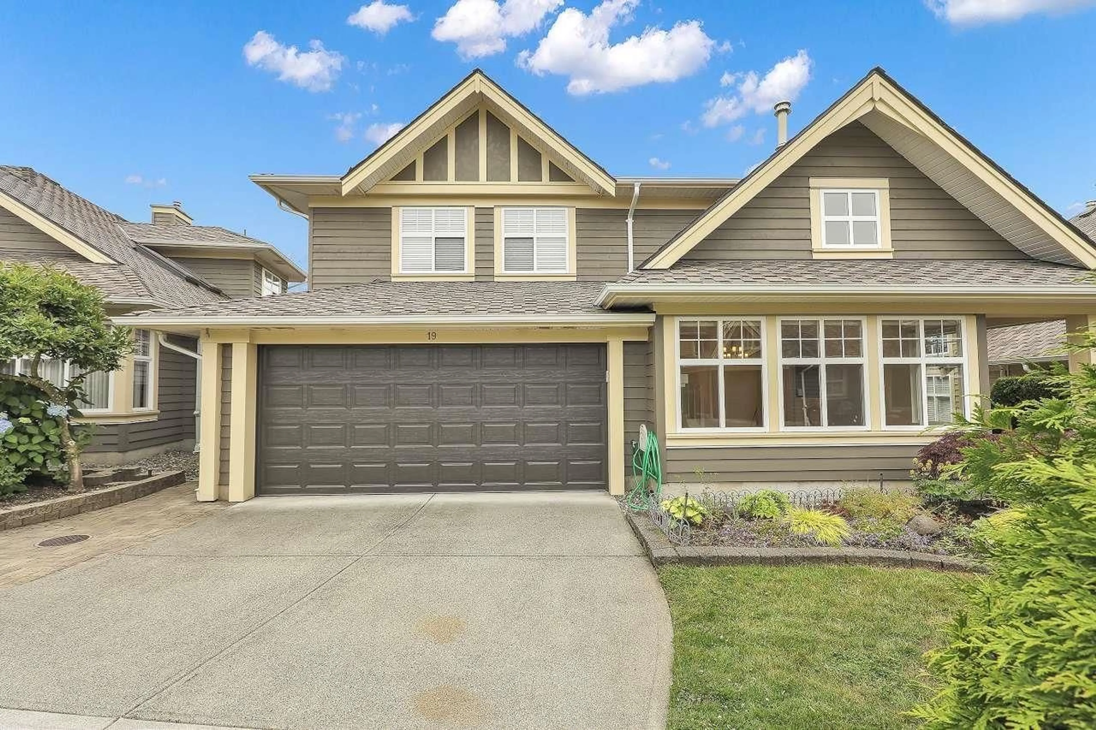 Home with vinyl exterior material, street for 19 - 15450 ROSEMARY HEIGHTS, Surrey British Columbia V3Z0K1
