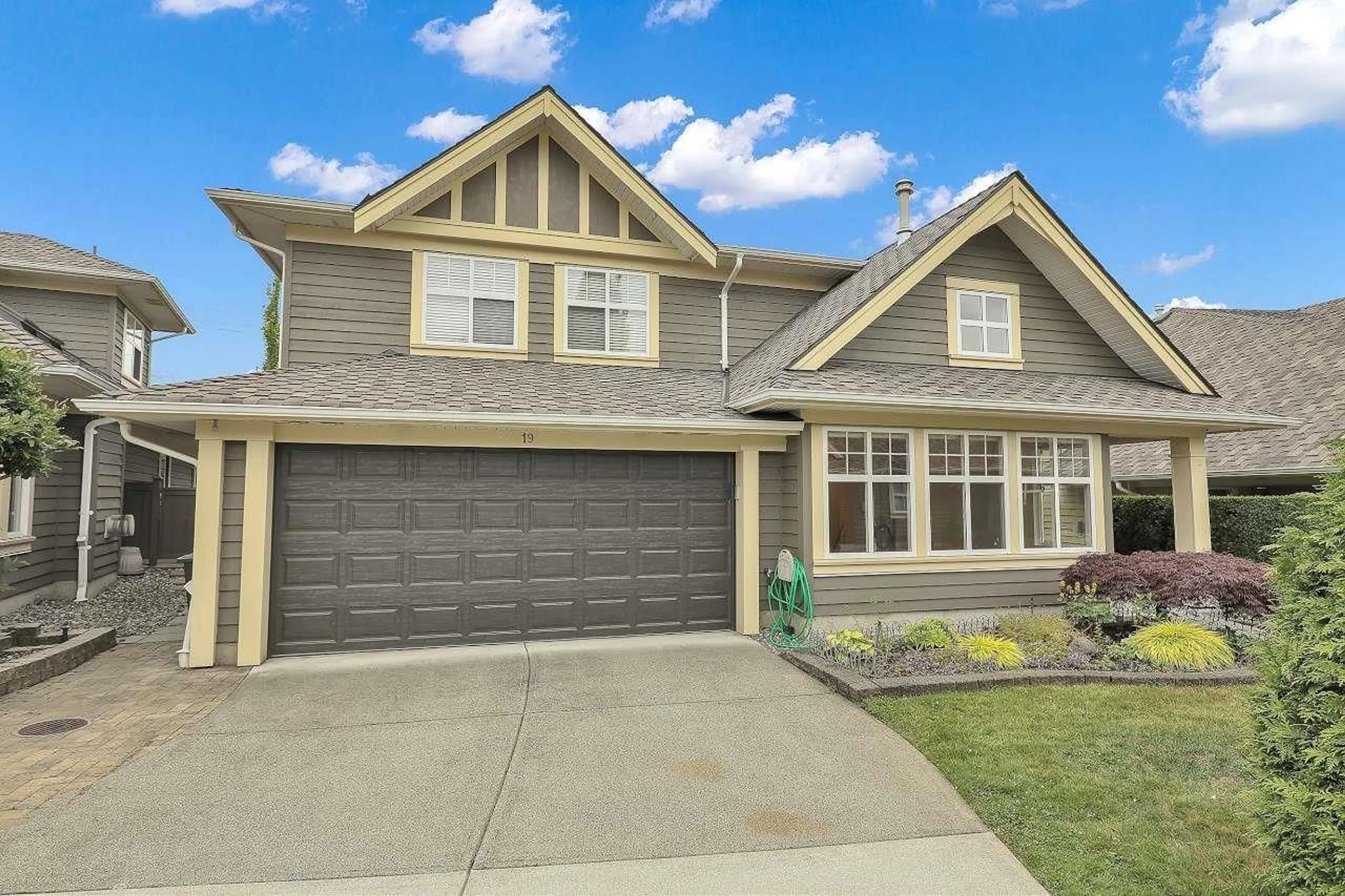 Home with vinyl exterior material, street for 19 - 15450 ROSEMARY HEIGHTS, Surrey British Columbia V3Z0K1