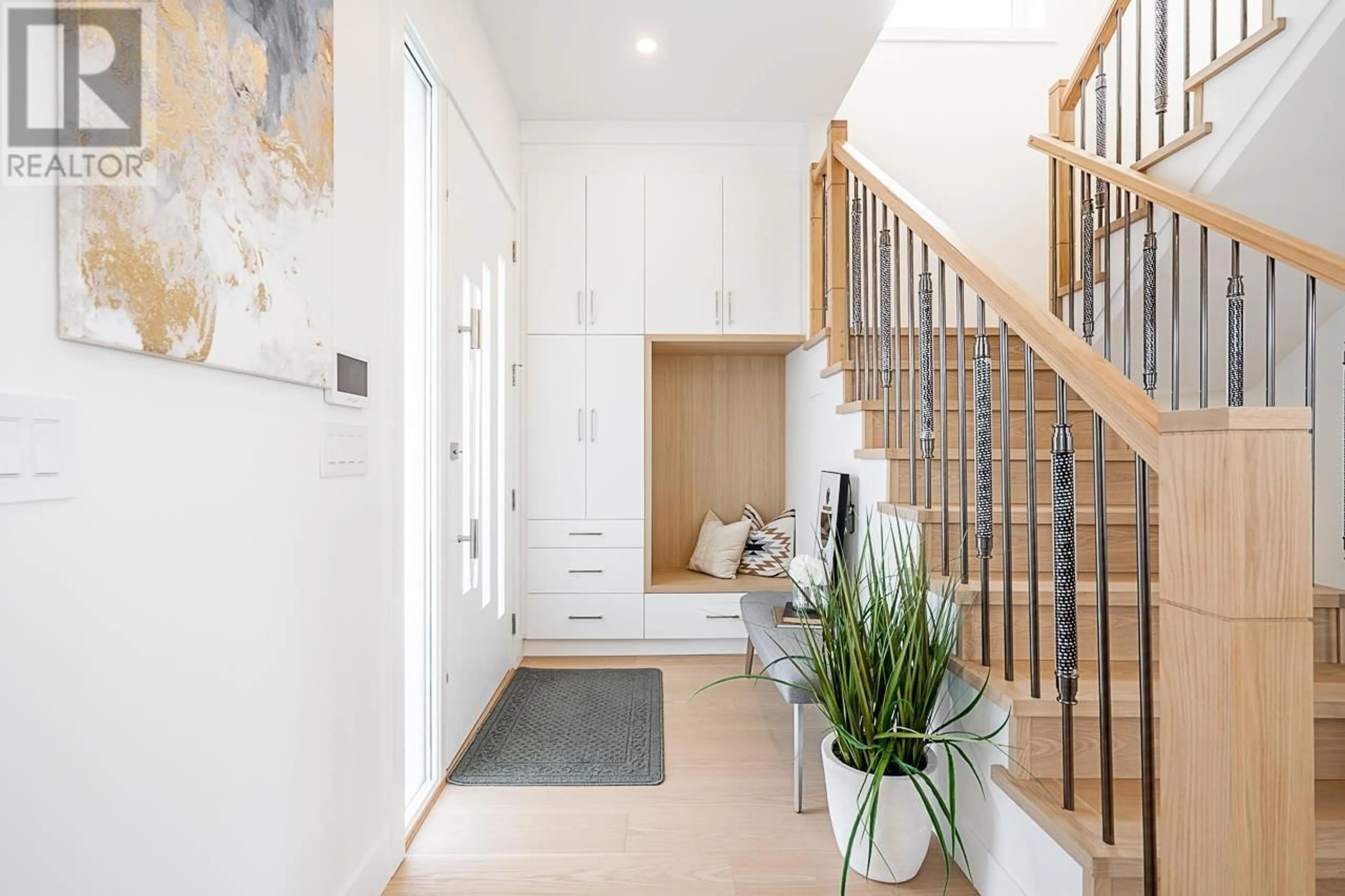 Indoor entryway for 3073 3RD AVENUE, Vancouver British Columbia V5M1H9