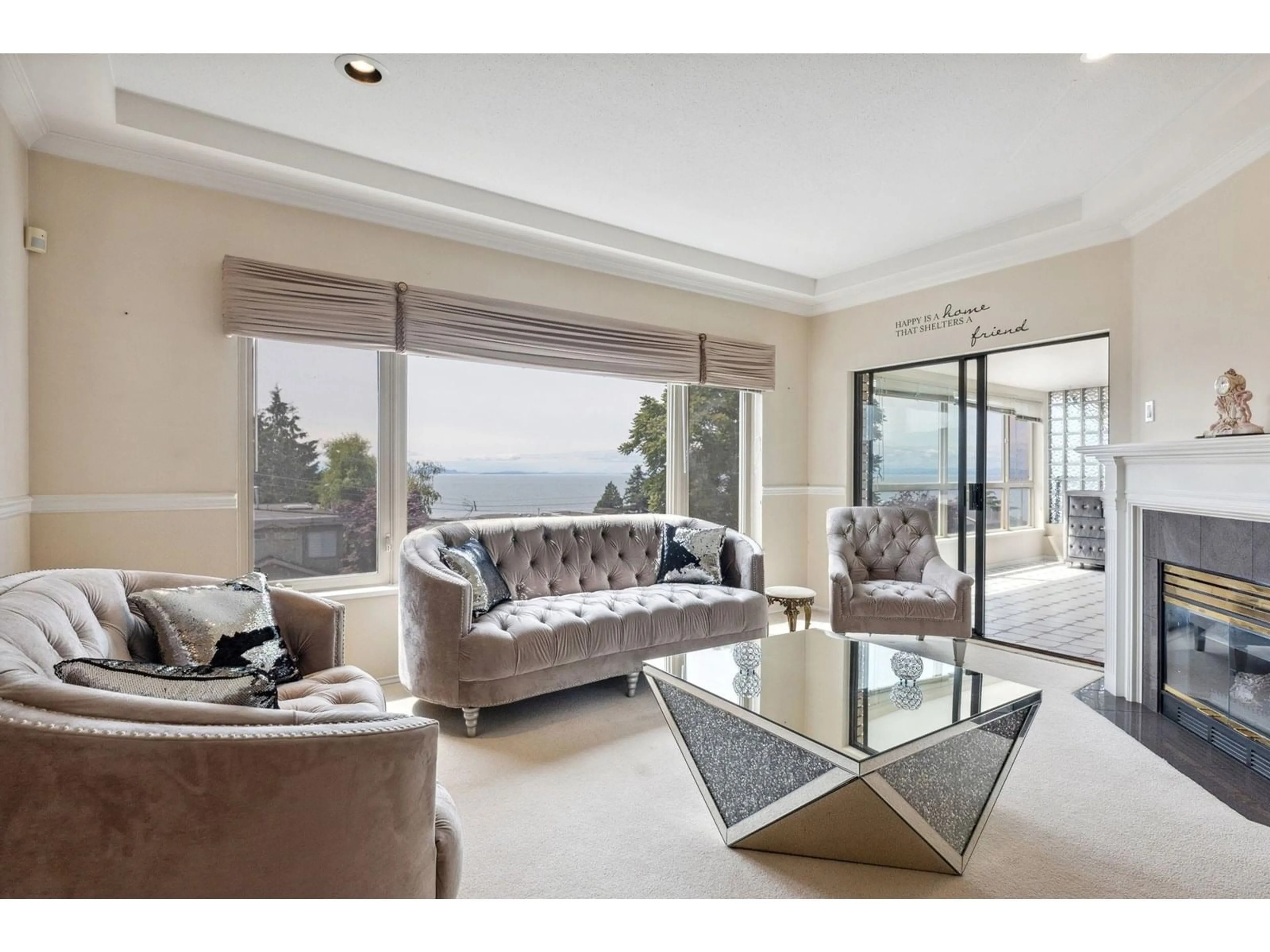 Living room with furniture, unknown for 204 - 15176 BUENA VISTA, White Rock British Columbia V4B1Y3