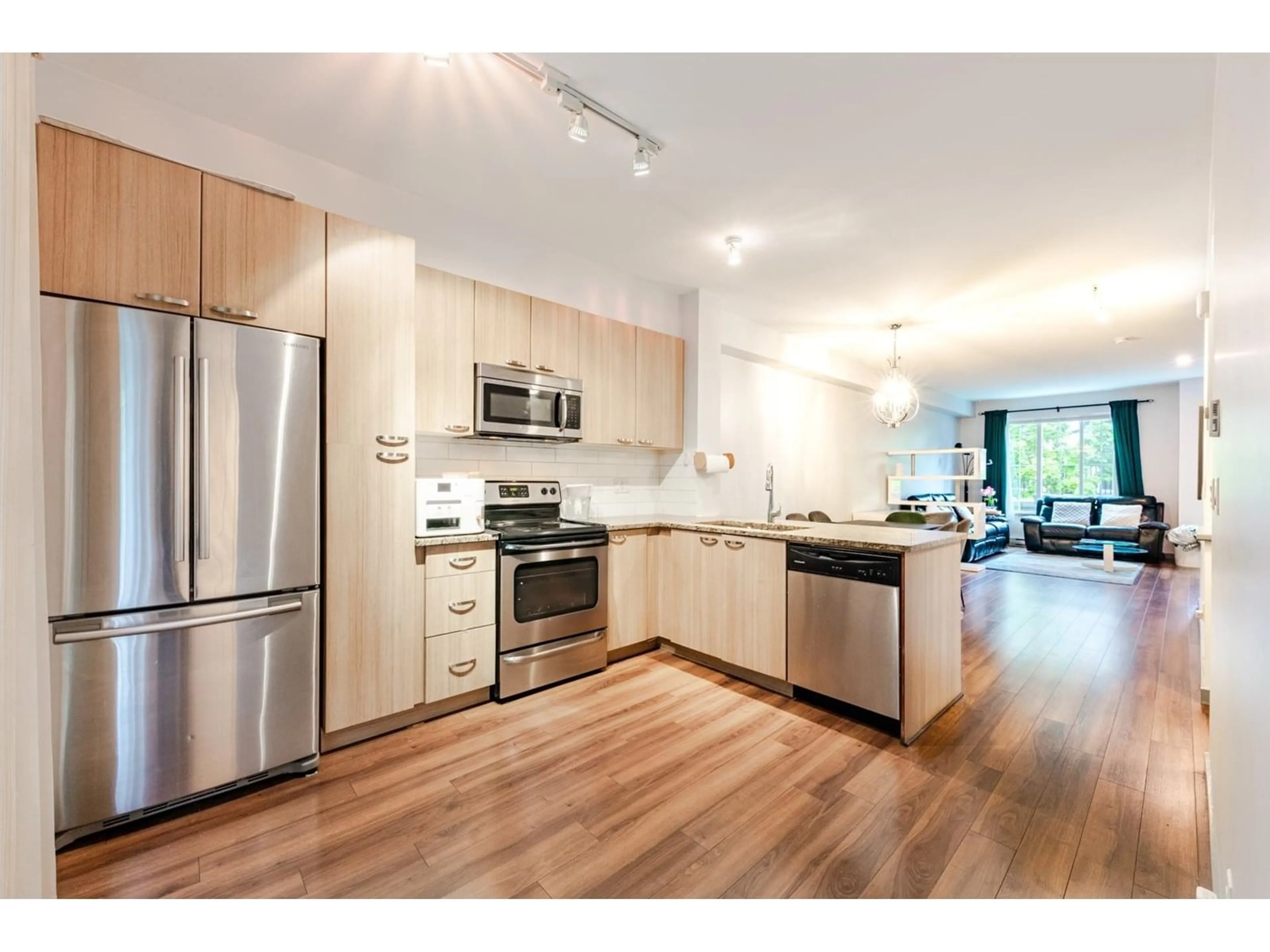 Open concept kitchen, wood/laminate floor for 142 - 14833 61, Surrey British Columbia V3S6T6