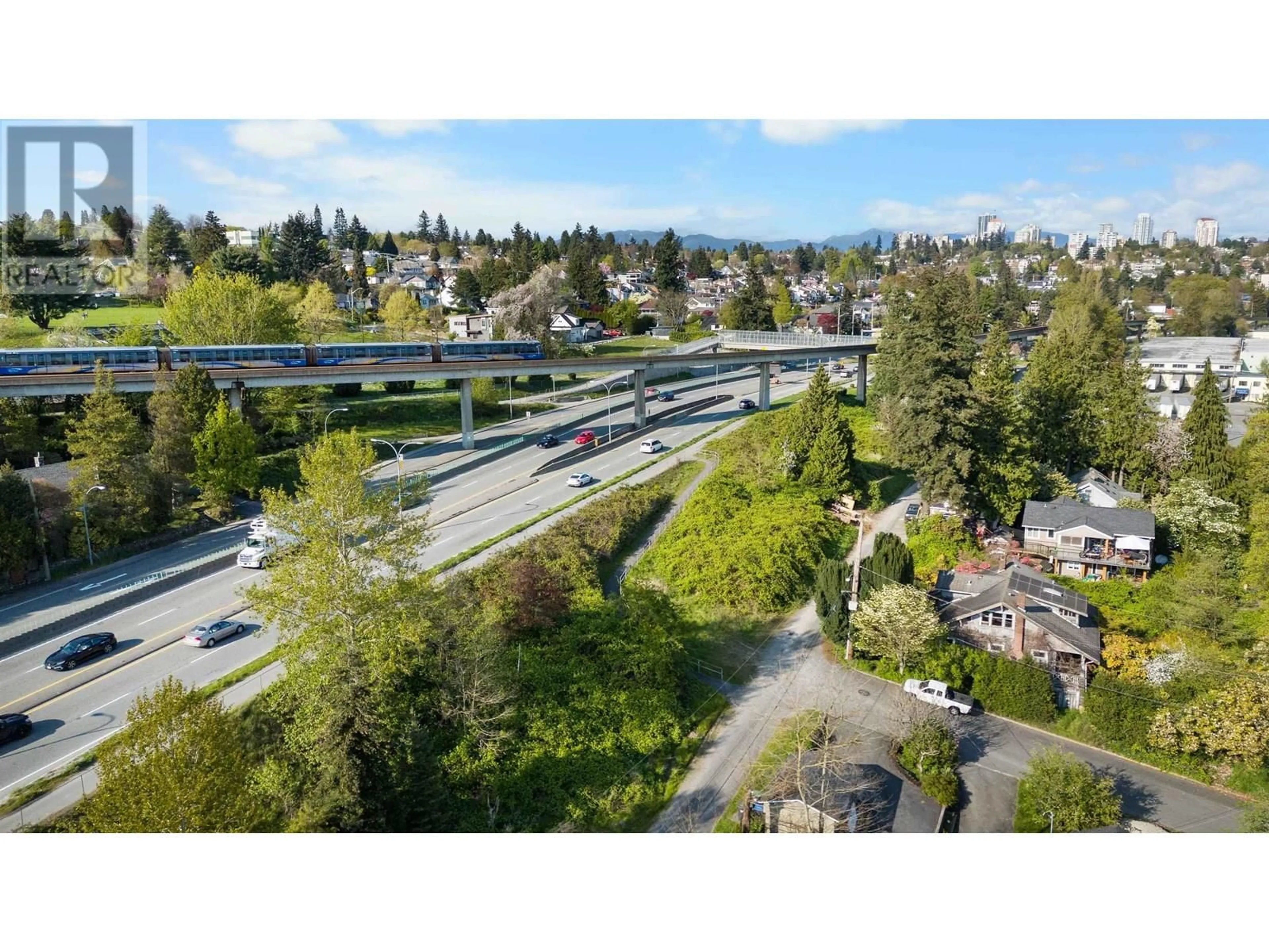 A pic from outside/outdoor area/front of a property/back of a property/a pic from drone, unknown for 1 - 1923 RIVER DRIVE, New Westminster British Columbia V3M2B1