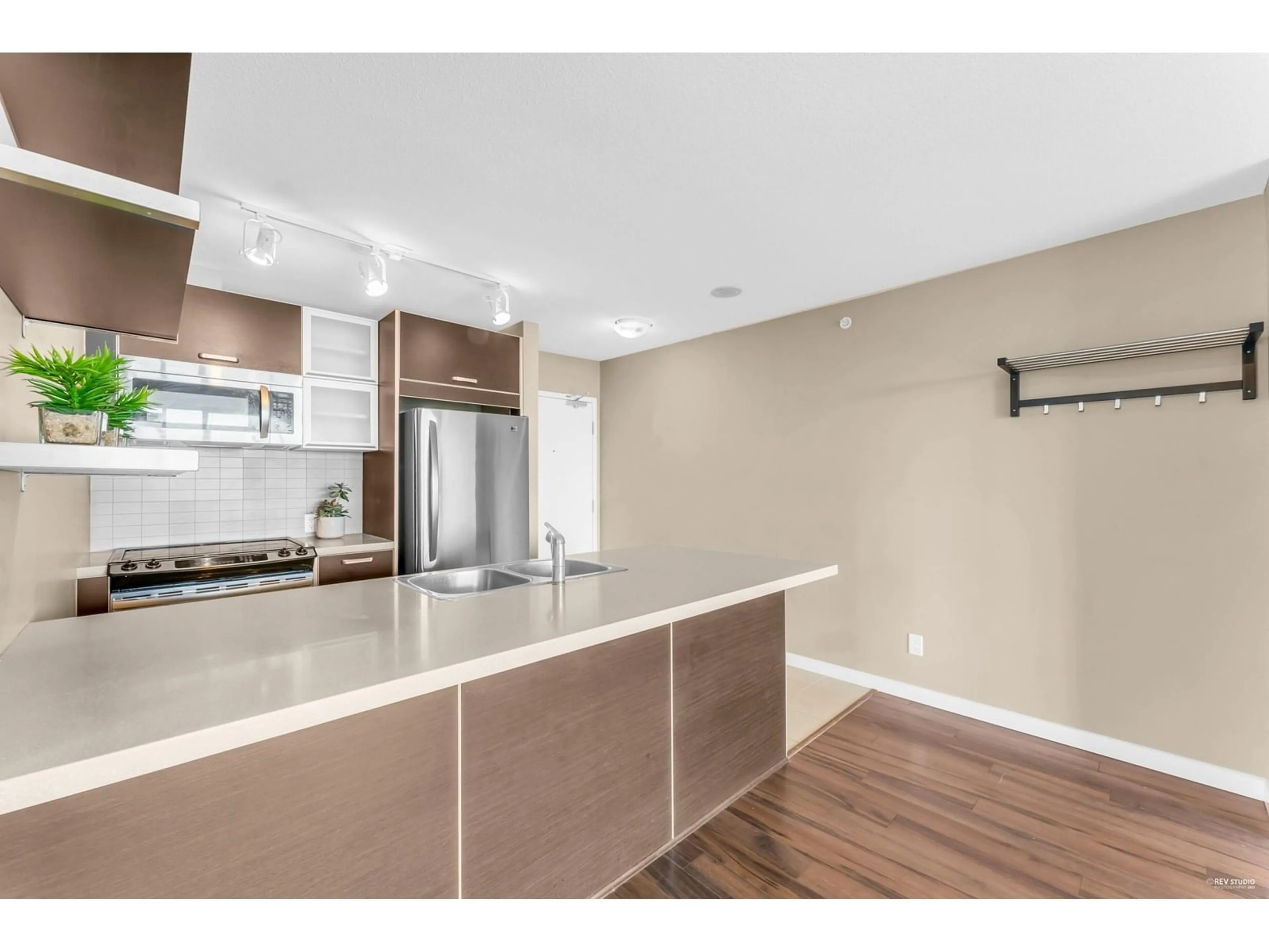 Open concept kitchen, unknown for 2909 - 9981 WHALLEY, Surrey British Columbia V3T0H5