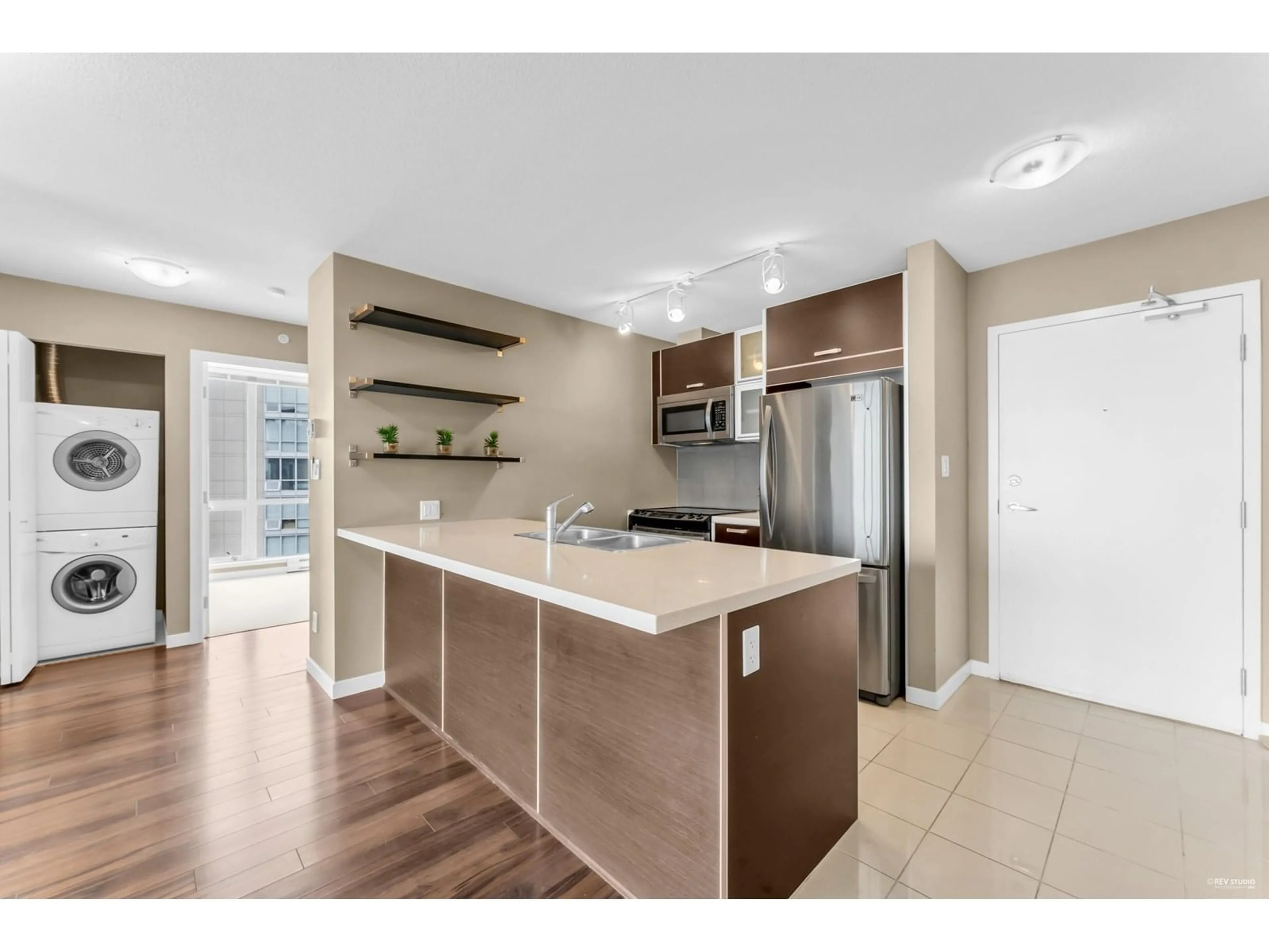 Open concept kitchen, unknown for 2909 - 9981 WHALLEY, Surrey British Columbia V3T0H5