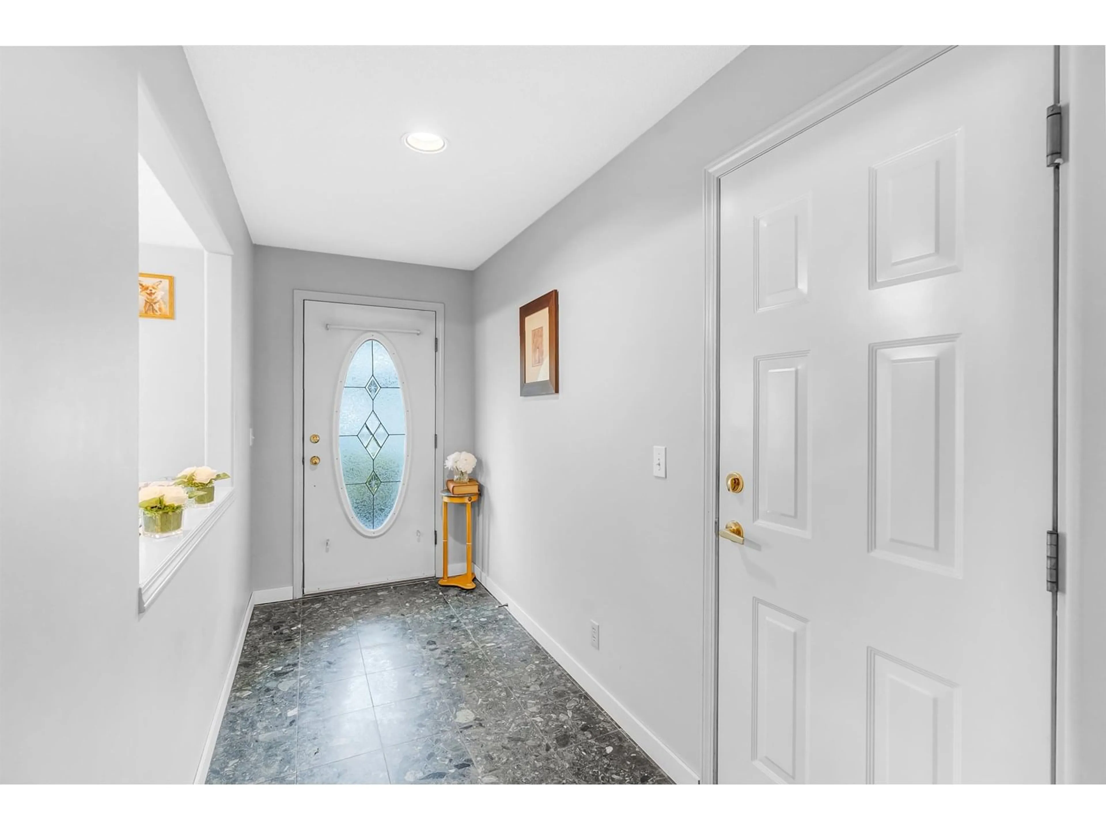 Indoor entryway for 247 - 20391 96, Langley British Columbia V1M2L2
