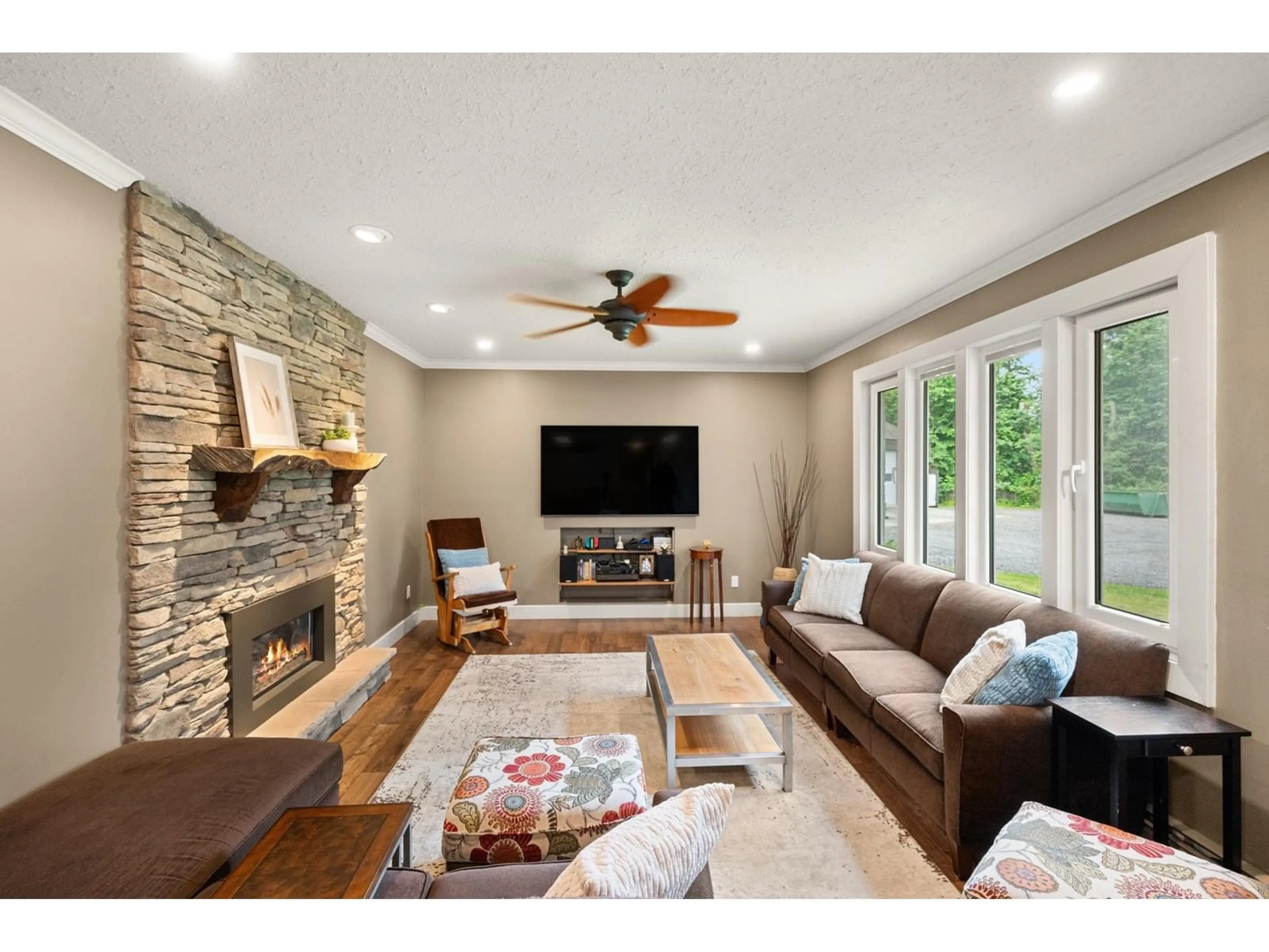 Living room with furniture, unknown for 6124 264, Langley British Columbia V4W1P4