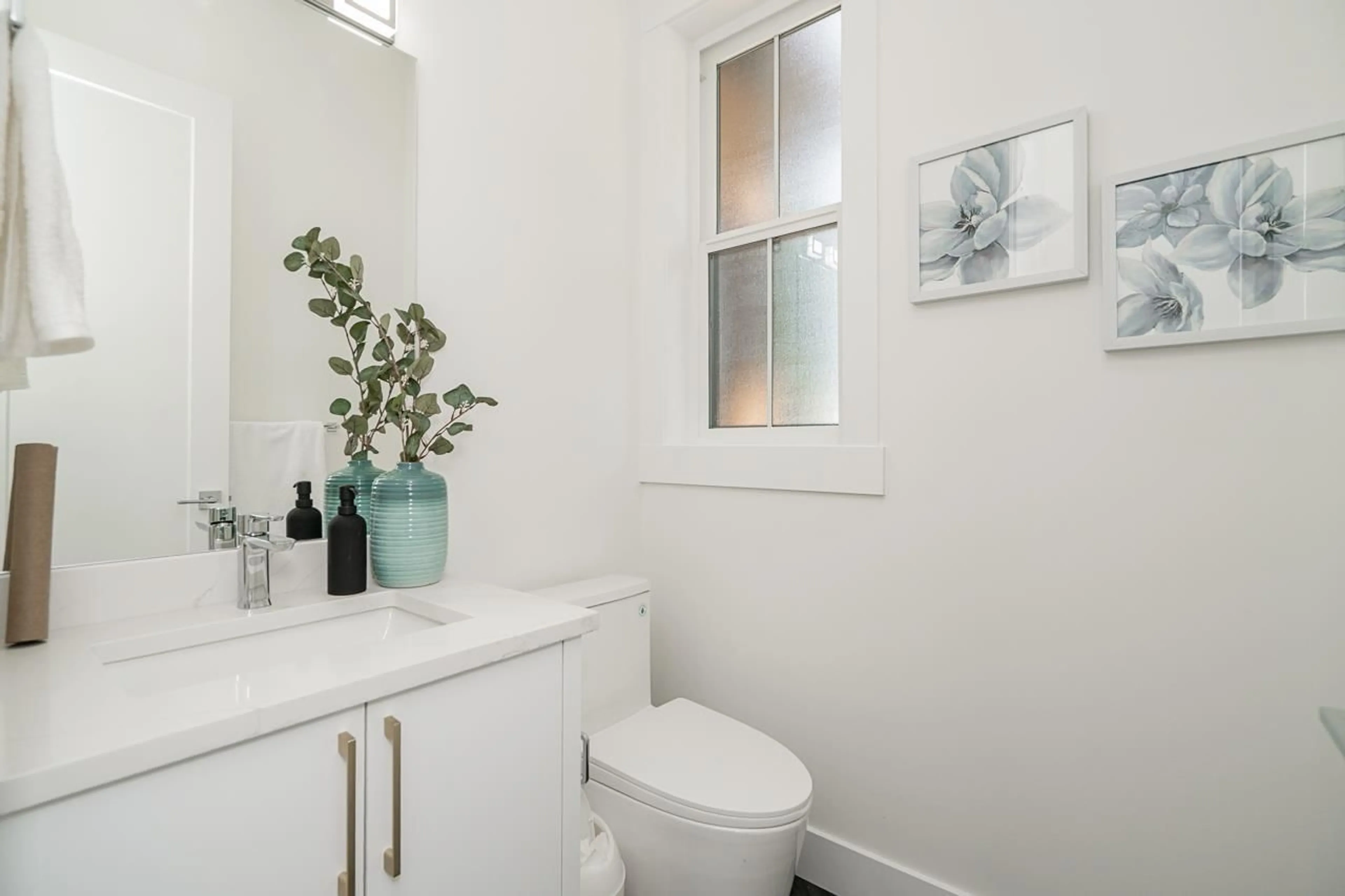 Standard bathroom, ceramic/tile floor for 20549 74B, Langley British Columbia V2Y3S8