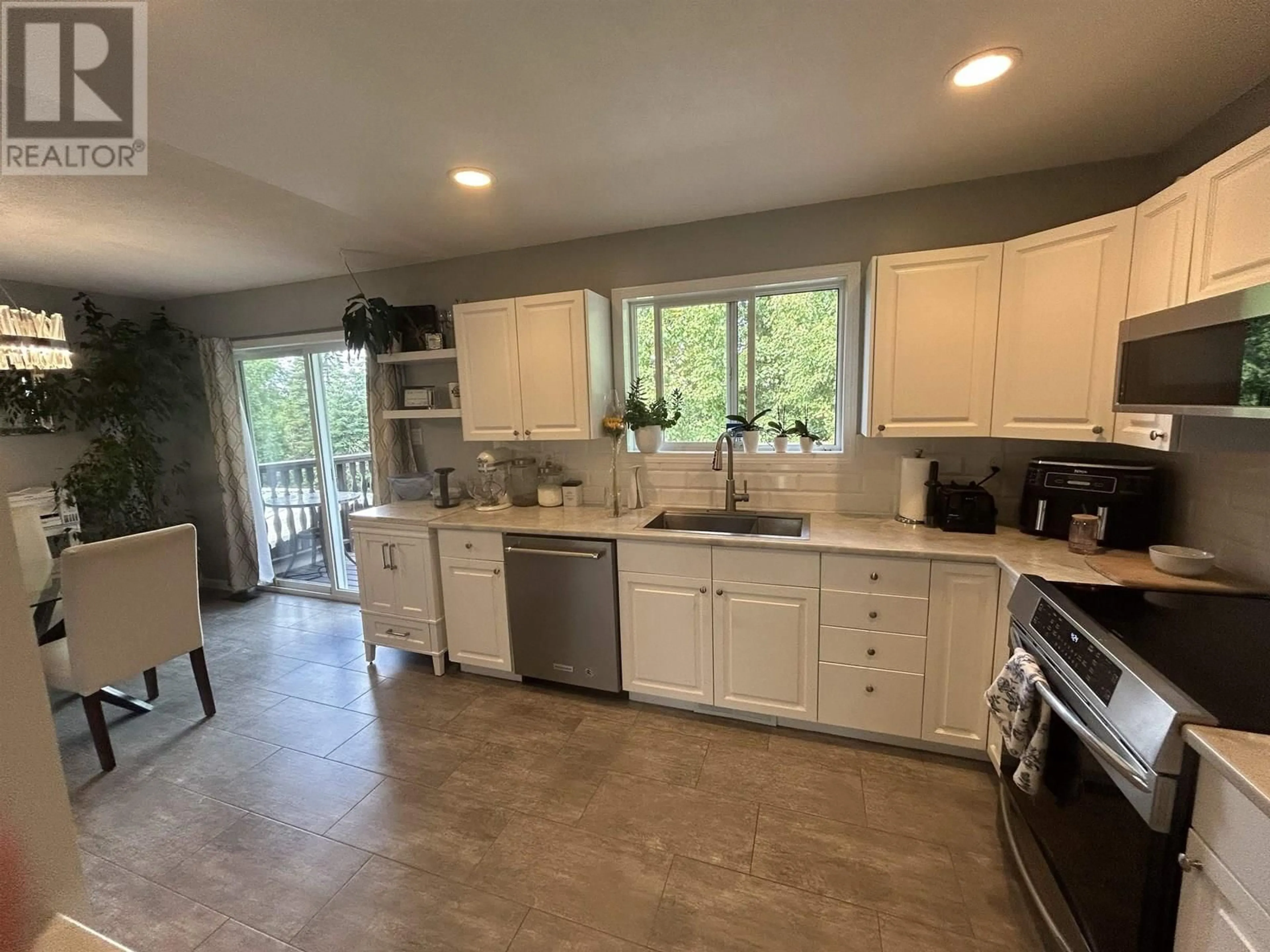 Open concept kitchen, ceramic/tile floor for 2810 OAKRIDGE CRESCENT, Prince George British Columbia V2K4X3