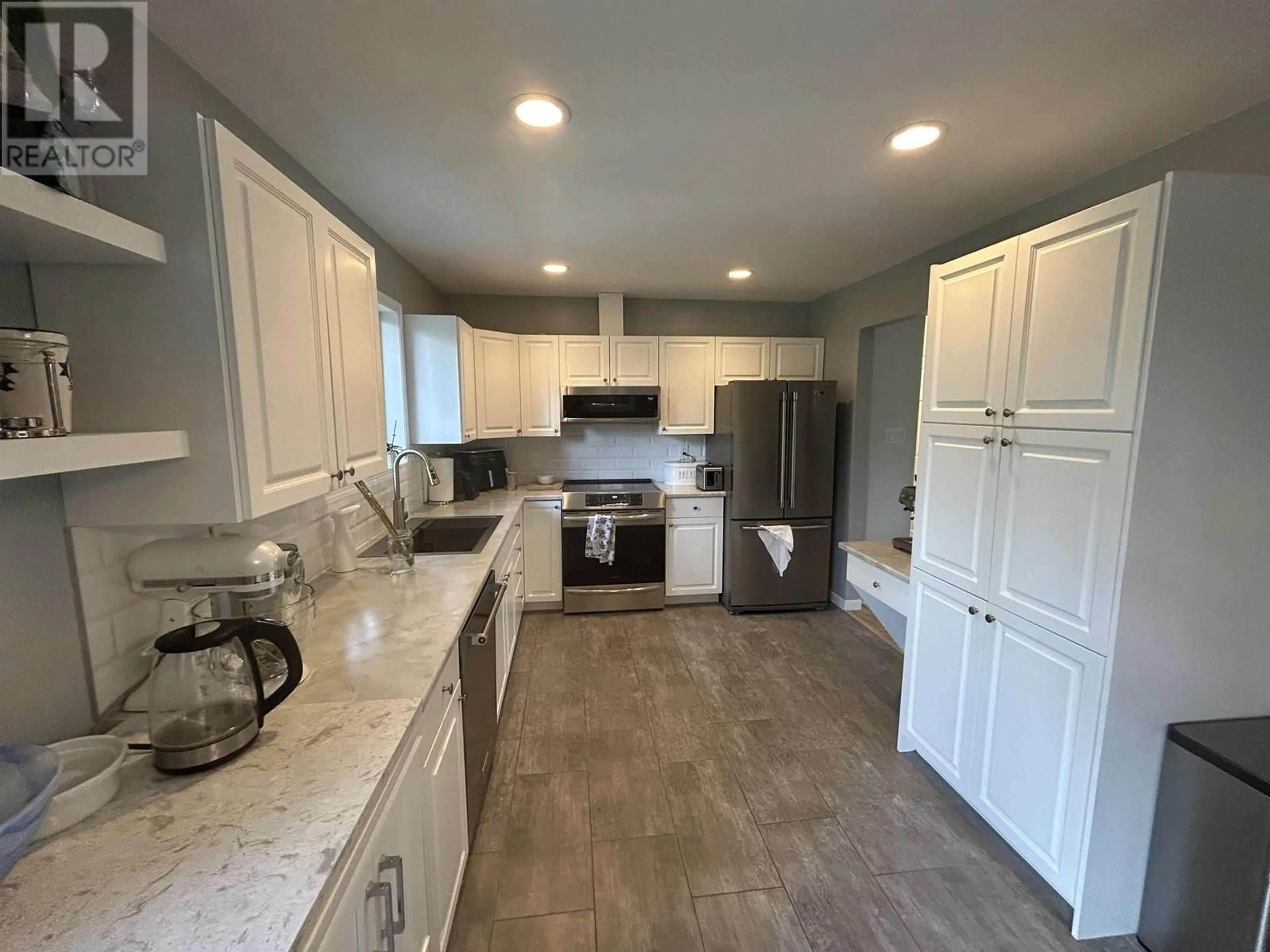 Open concept kitchen, ceramic/tile floor for 2810 OAKRIDGE CRESCENT, Prince George British Columbia V2K4X3