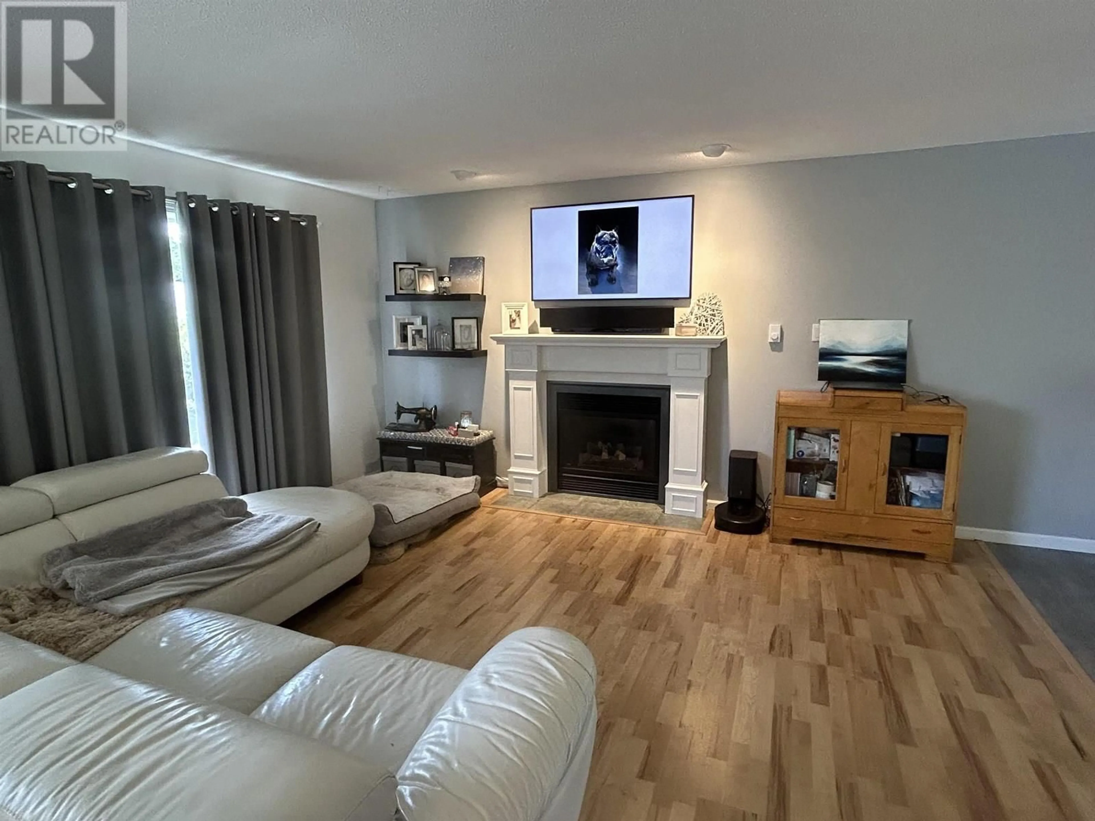 Living room with furniture, wood/laminate floor for 2810 OAKRIDGE CRESCENT, Prince George British Columbia V2K4X3