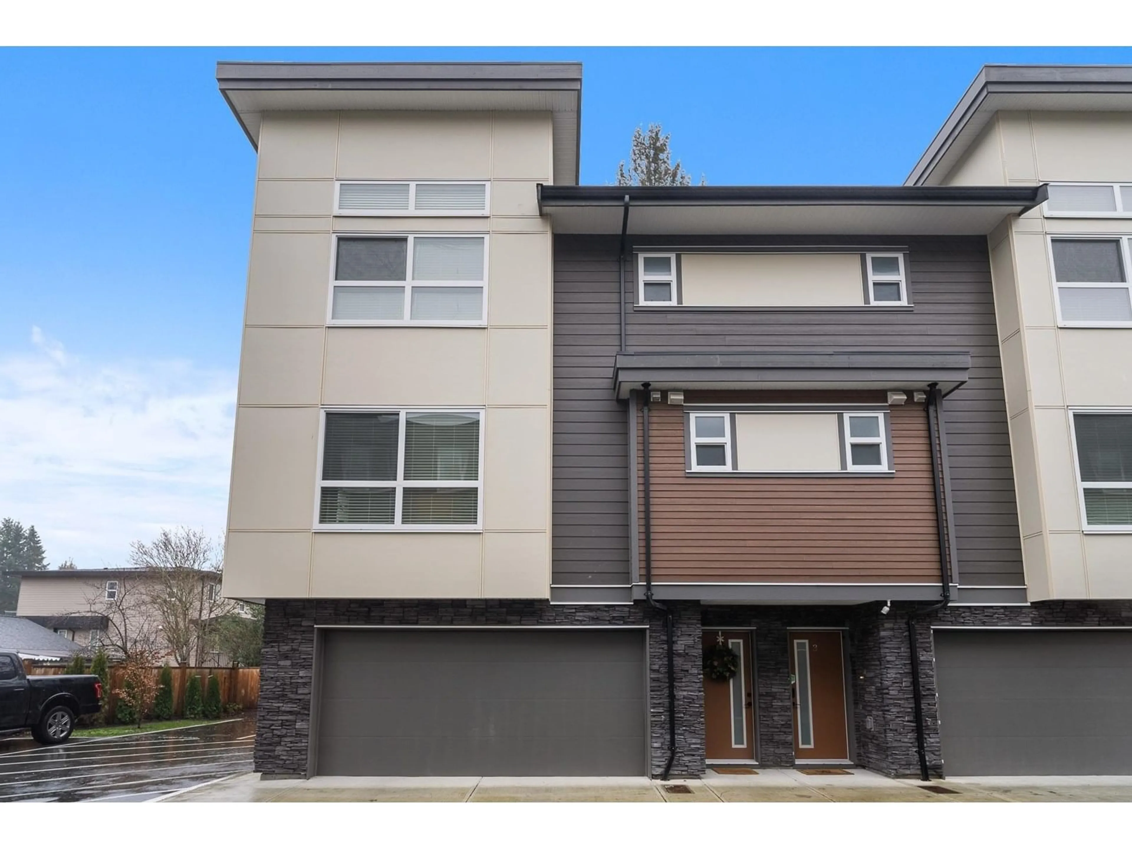 Home with vinyl exterior material, street for 4 - 34703 OLD YALE, Abbotsford British Columbia V3G1C2
