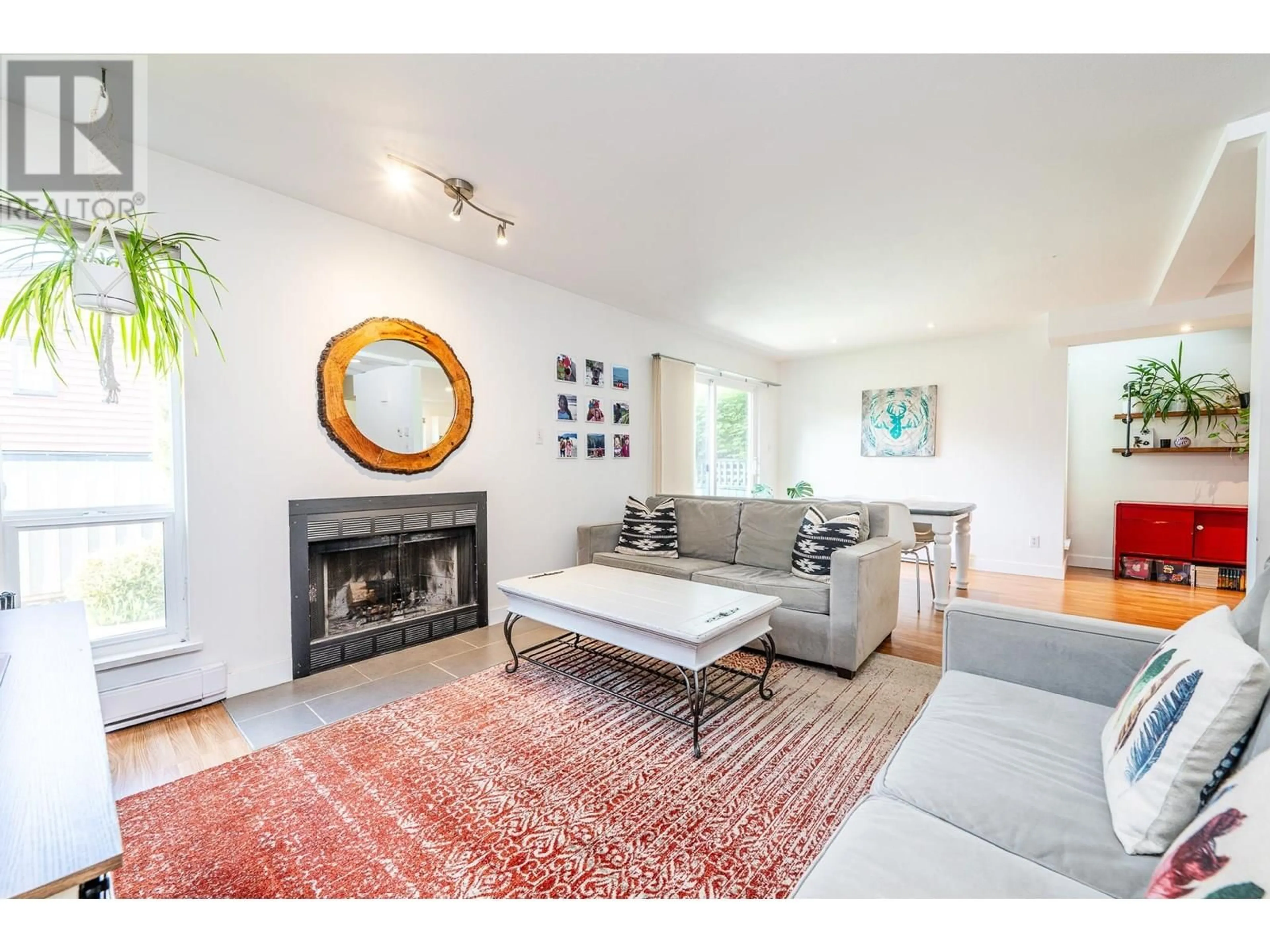 Living room with furniture, unknown for 1 - 41449 GOVERNMENT ROAD, Squamish British Columbia V8B0G4