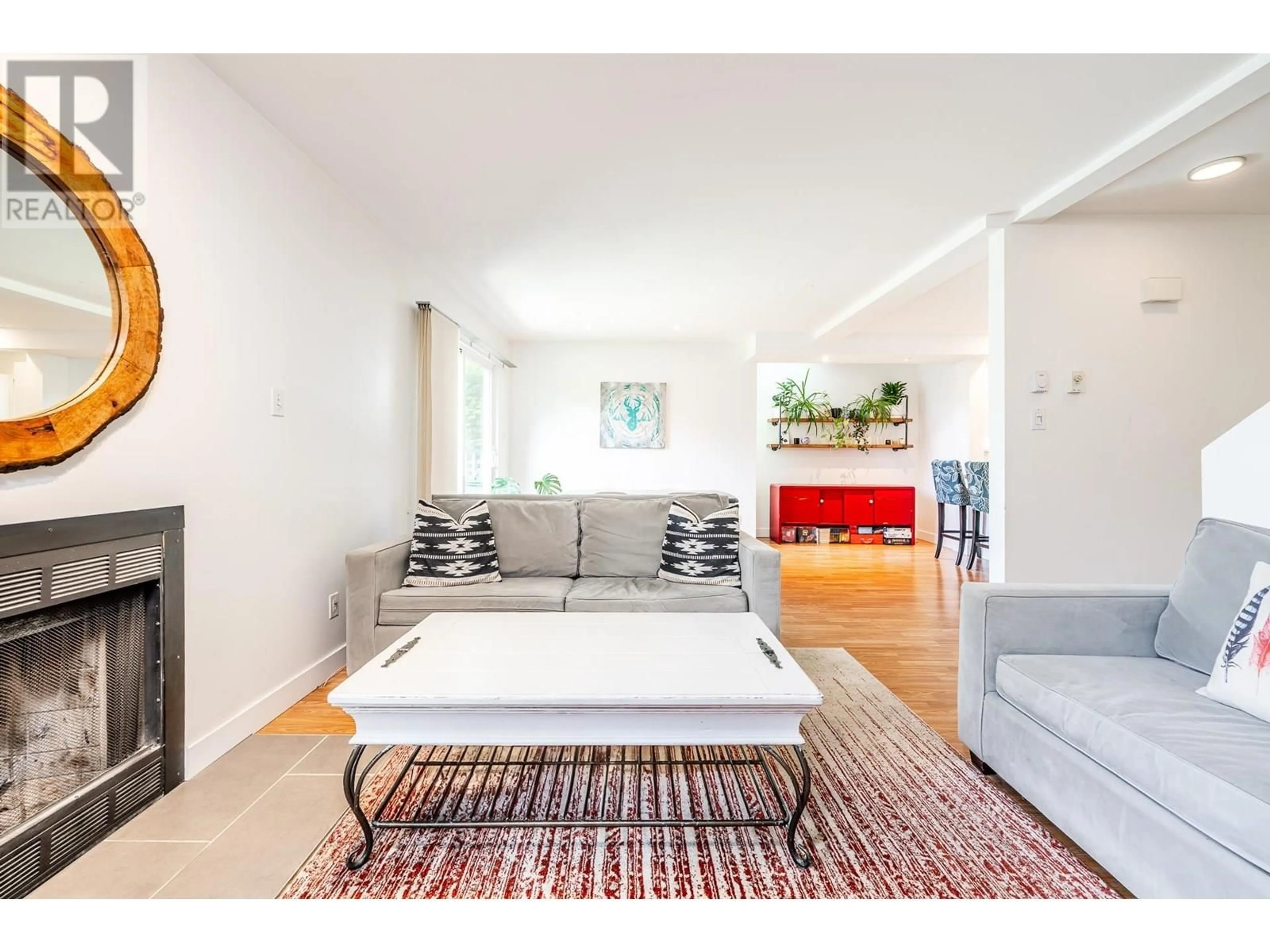 Living room with furniture, unknown for 1 - 41449 GOVERNMENT ROAD, Squamish British Columbia V8B0G4