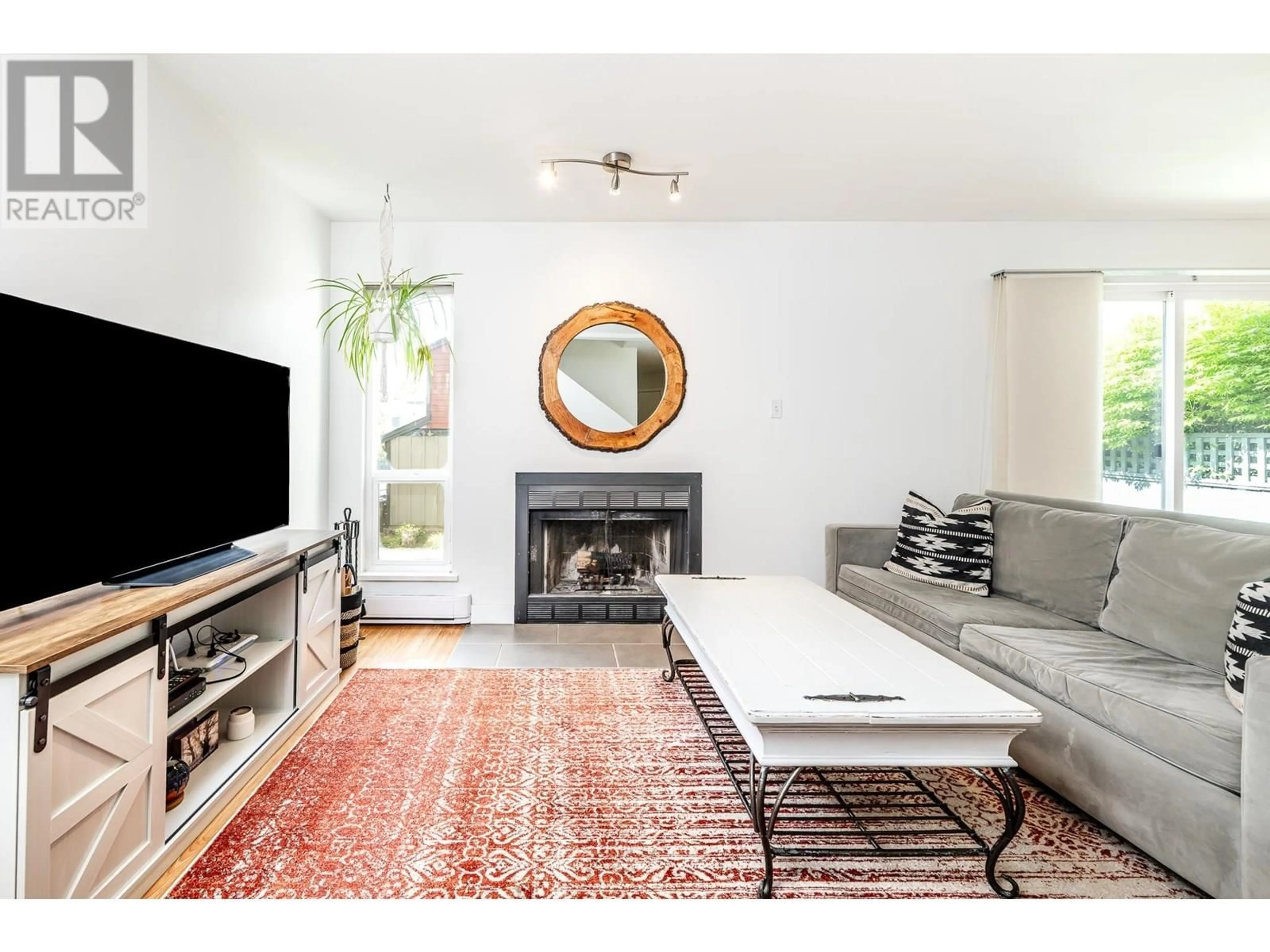 Living room with furniture, unknown for 1 - 41449 GOVERNMENT ROAD, Squamish British Columbia V8B0G4