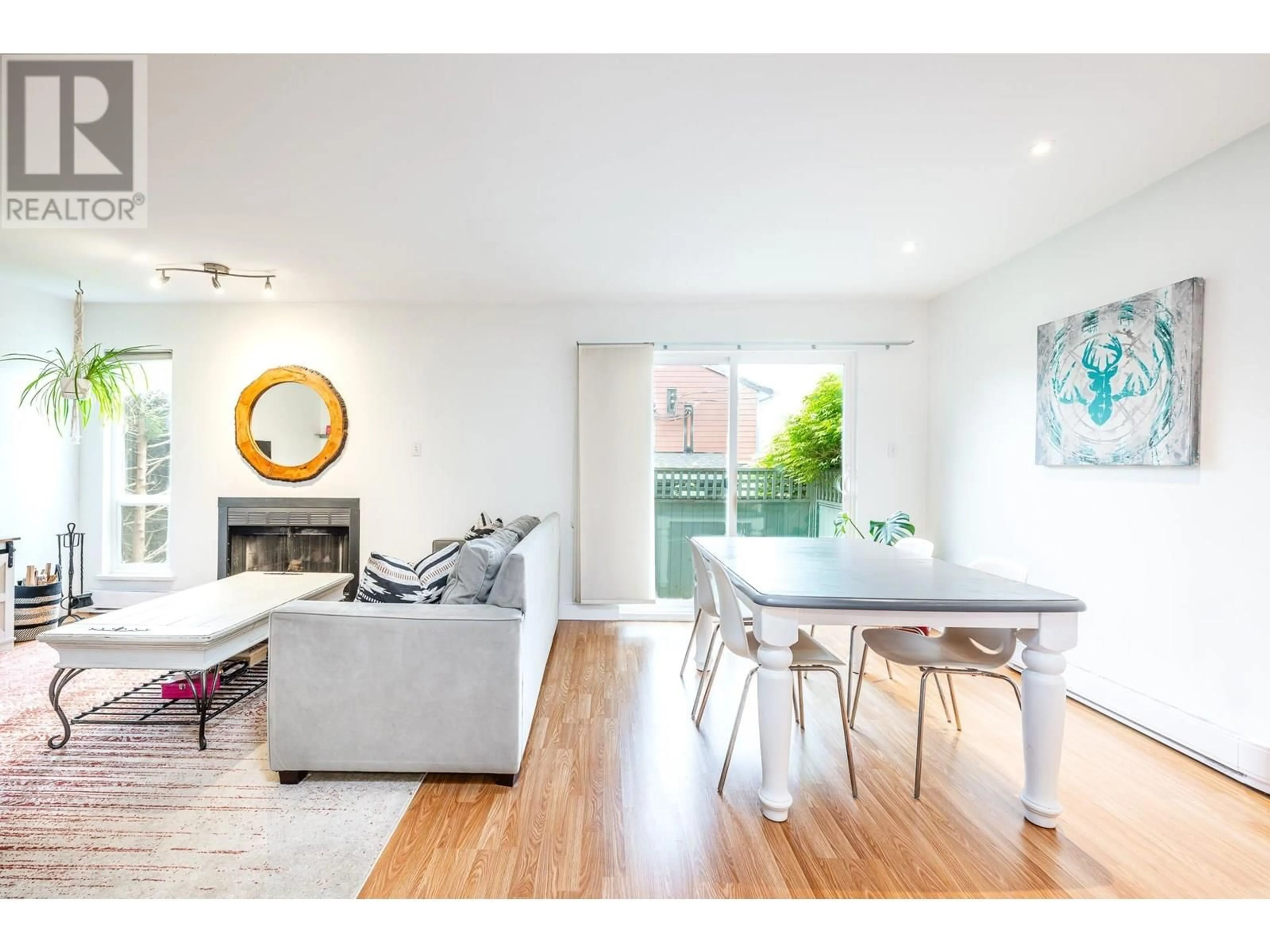 Living room with furniture, wood/laminate floor for 1 - 41449 GOVERNMENT ROAD, Squamish British Columbia V8B0G4