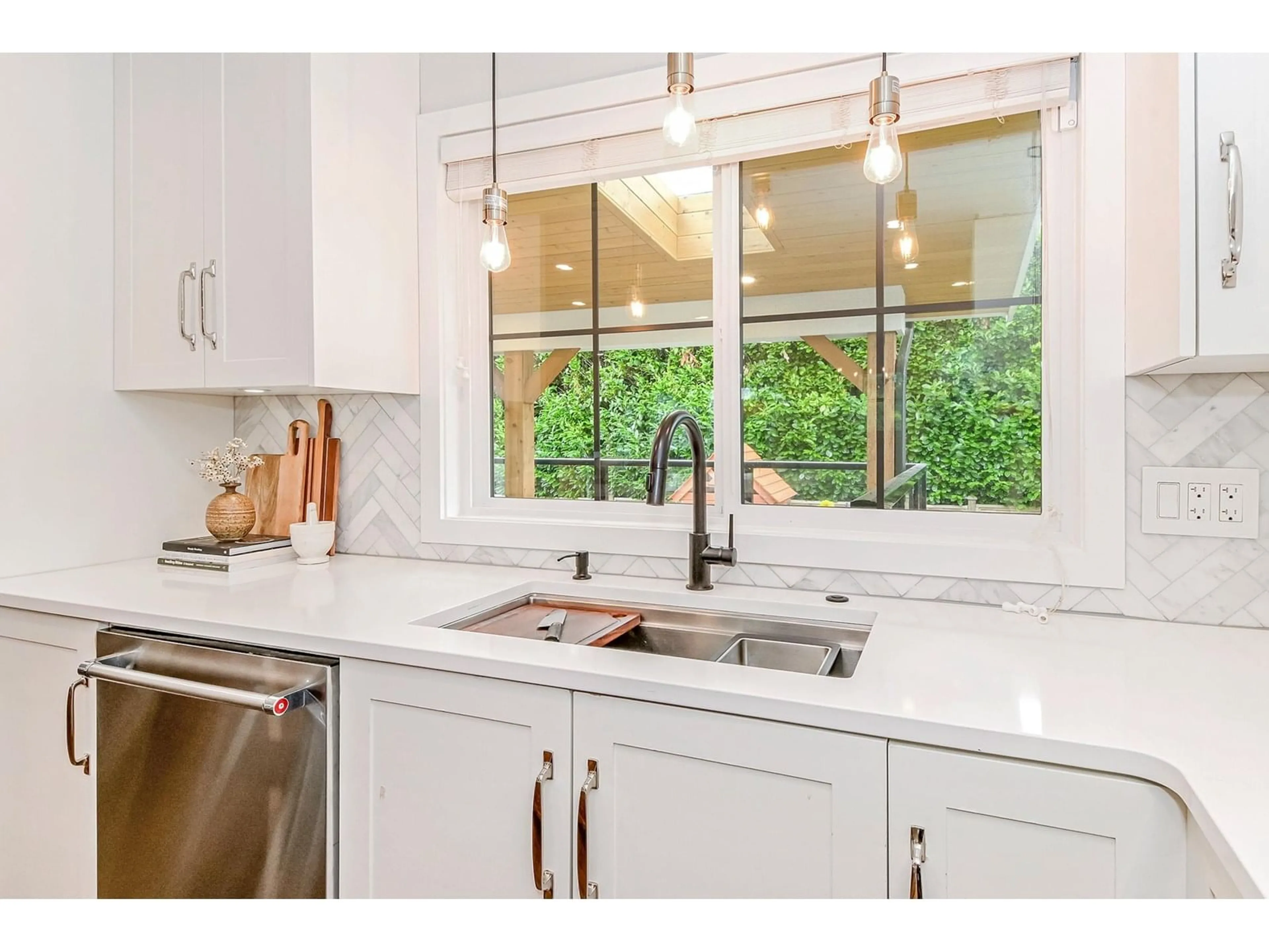 Contemporary kitchen, ceramic/tile floor for 21236 94A, Langley British Columbia V1M1M6