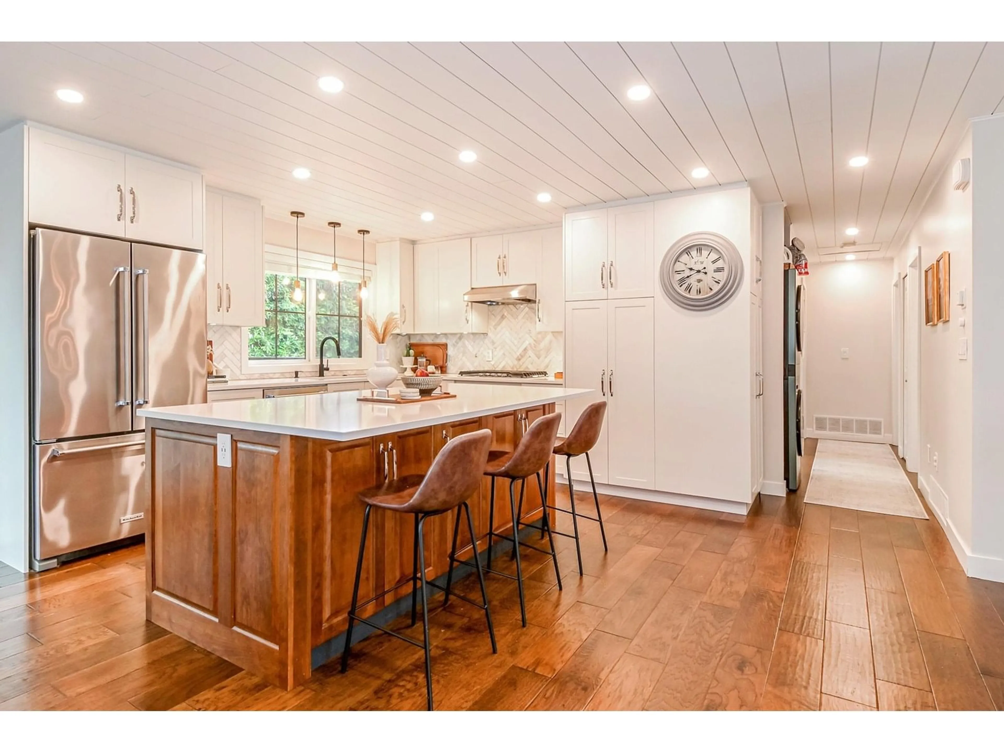 Open concept kitchen, wood/laminate floor for 21236 94A, Langley British Columbia V1M1M6