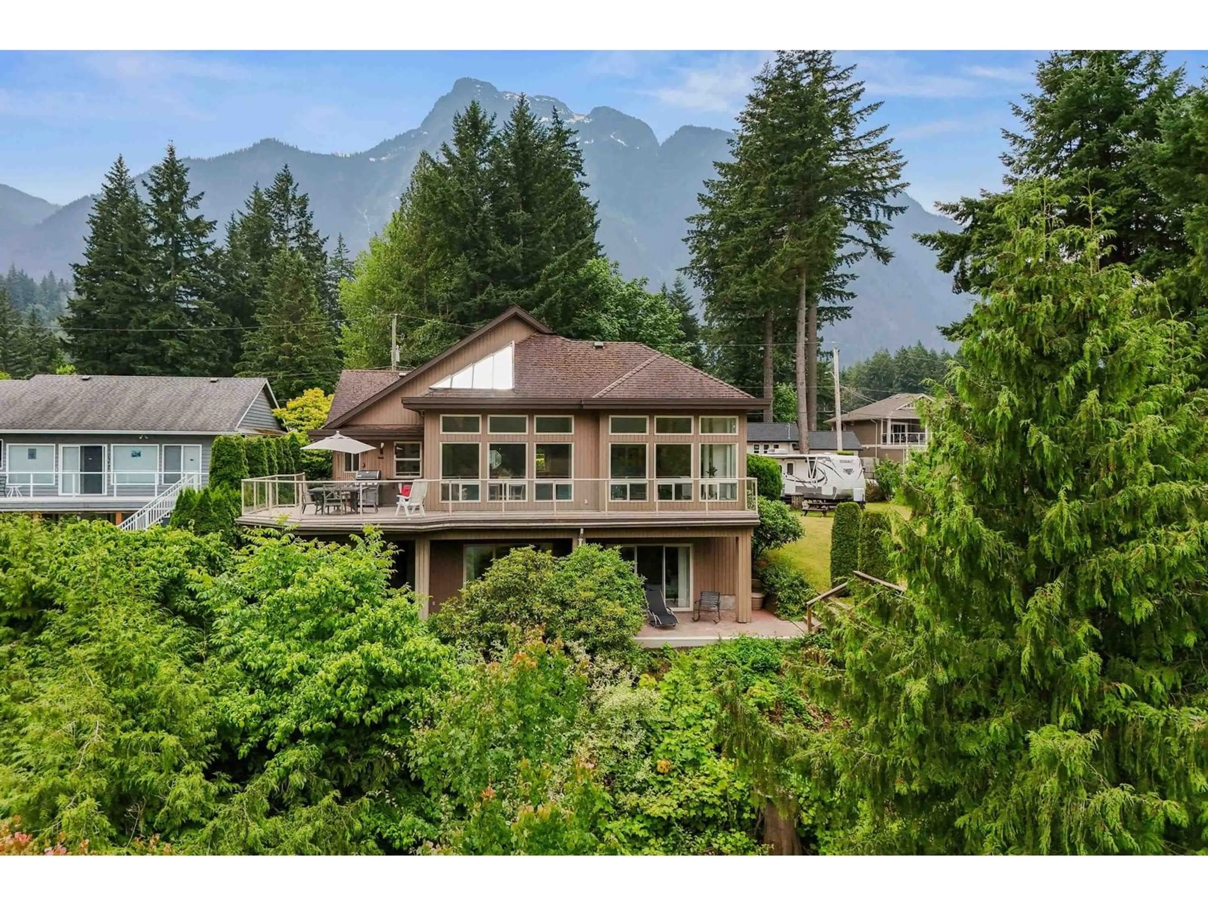 A pic from outside/outdoor area/front of a property/back of a property/a pic from drone, mountain view for 21313 LAKEVIEW CRESCENT, Hope British Columbia V0X1L1