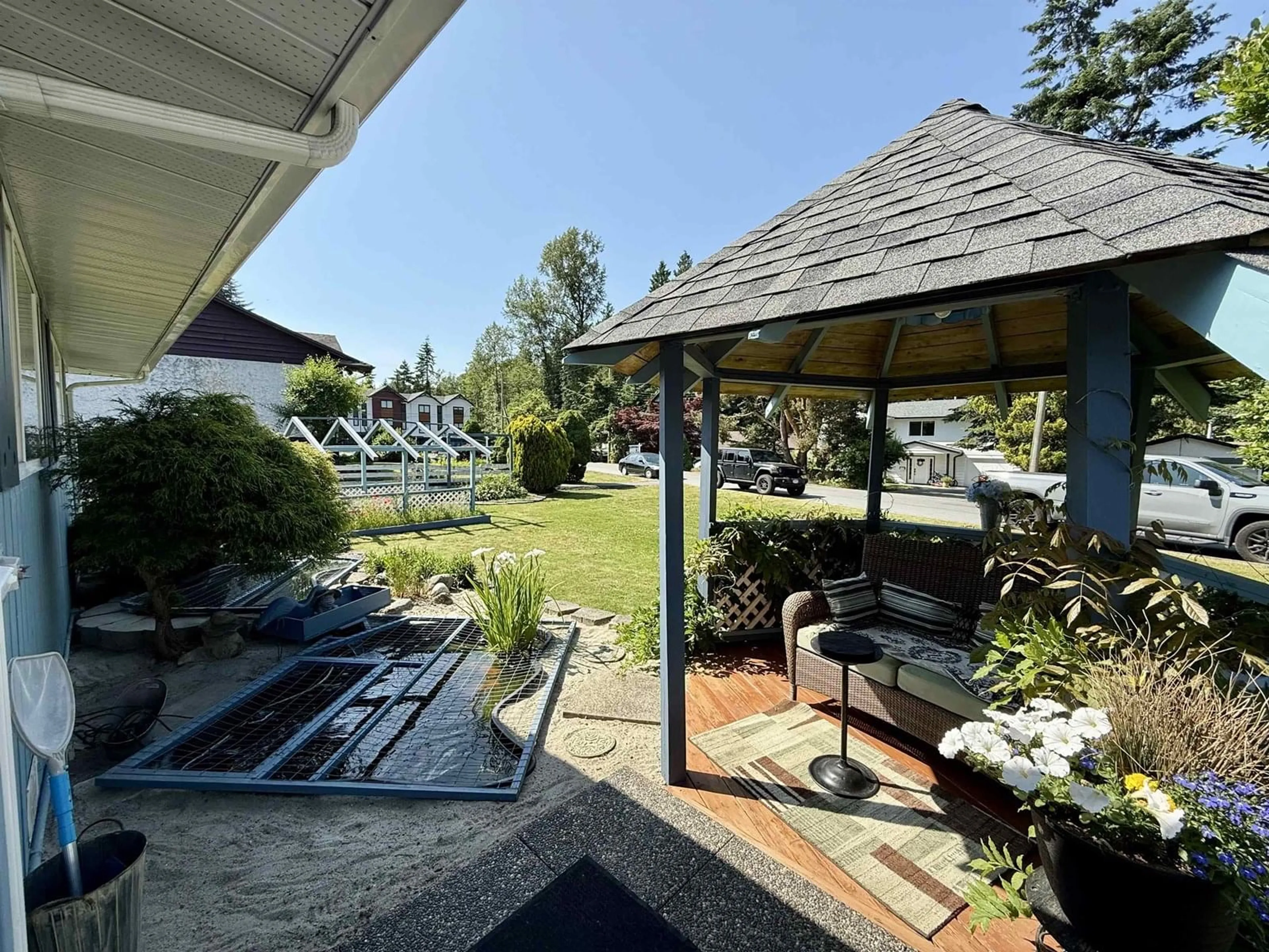 Patio, unknown for 15538 105A, Surrey British Columbia V3R1S6