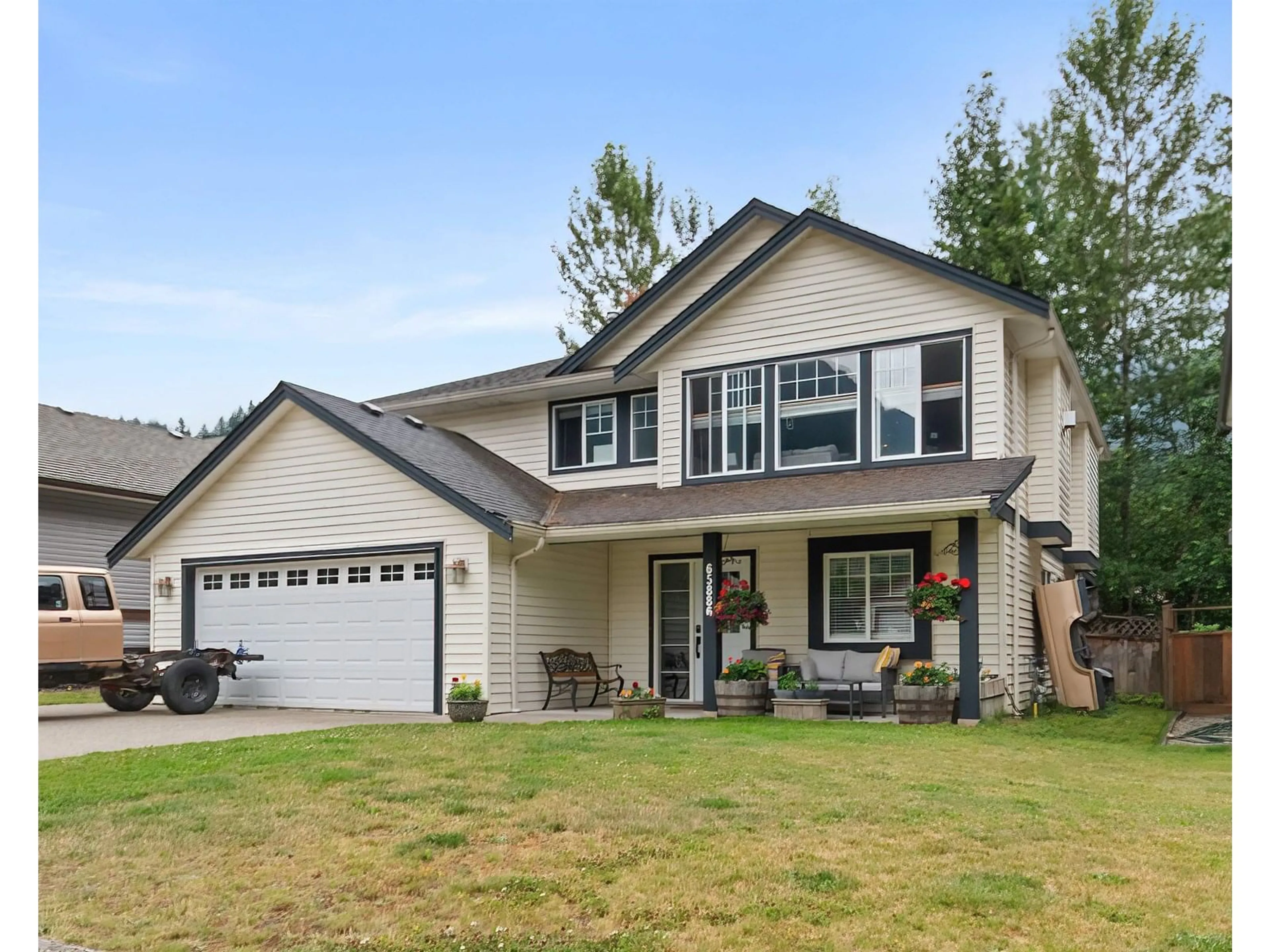 Home with vinyl exterior material, street for 65886 PARK AVENUE, Hope British Columbia V0X1L1