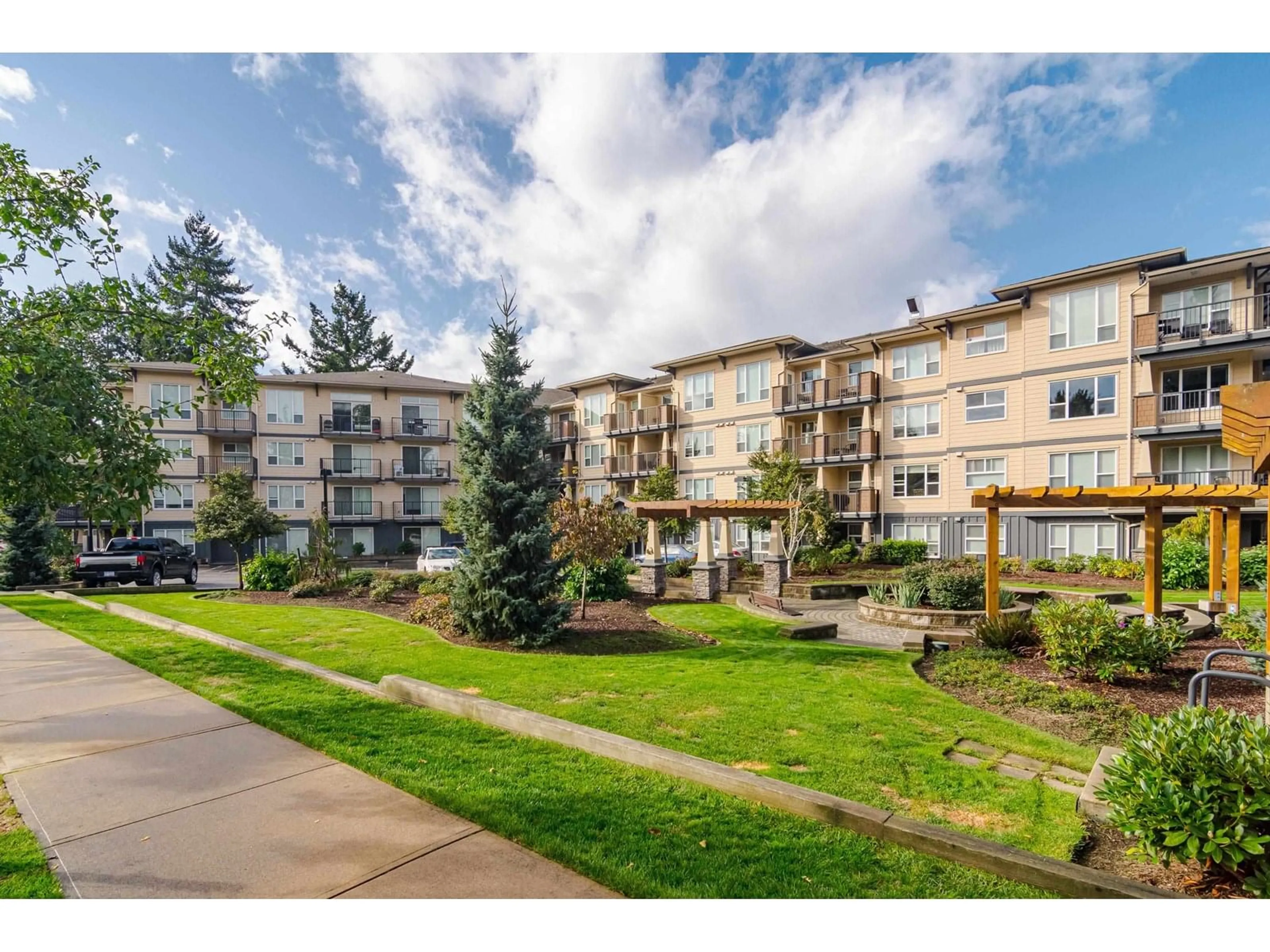 Patio, mountain view for 124 - 2565 CAMPBELL, Abbotsford British Columbia V2S0E3