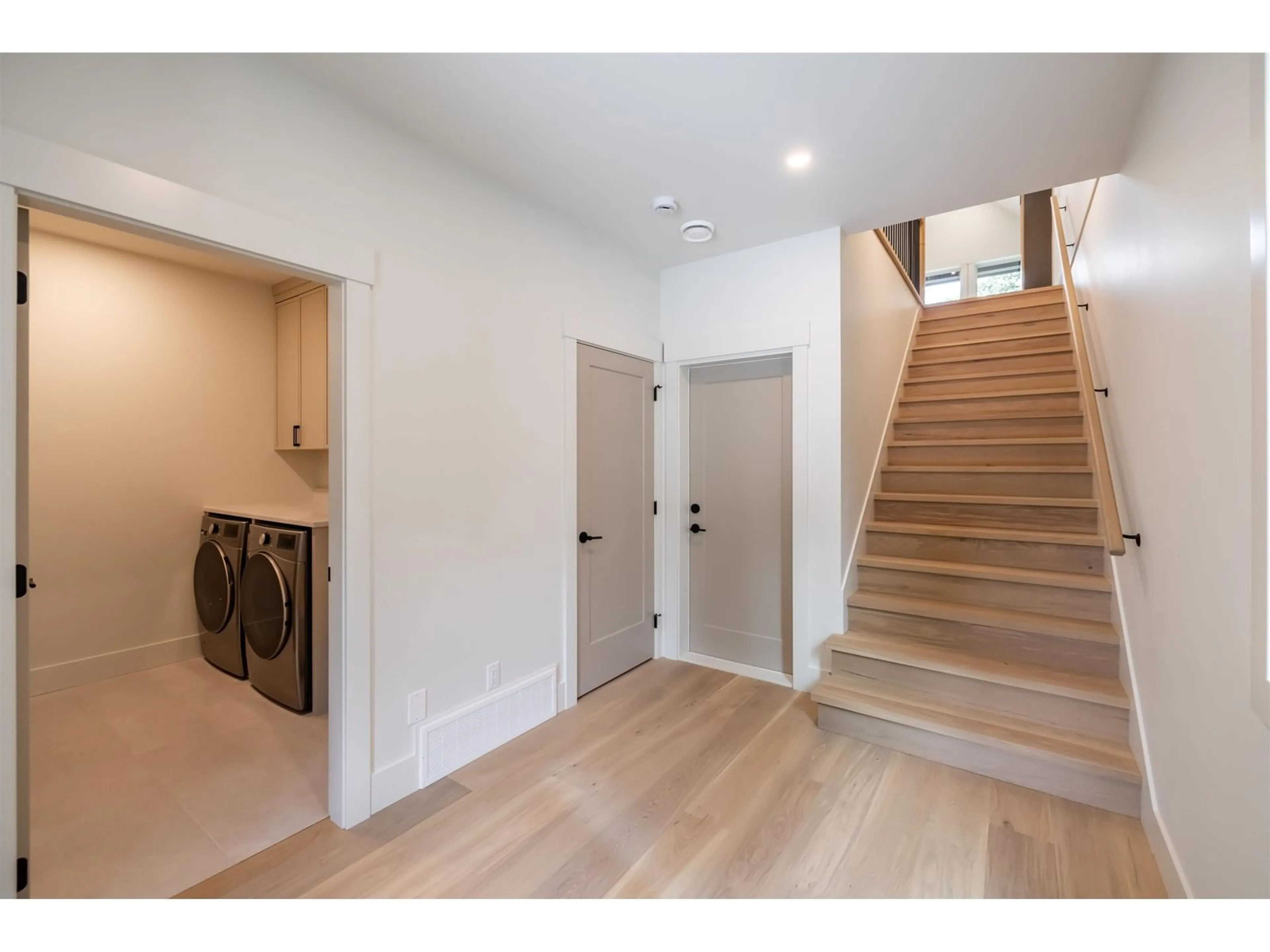 Indoor entryway for 23128 96, Langley British Columbia V1M2R6