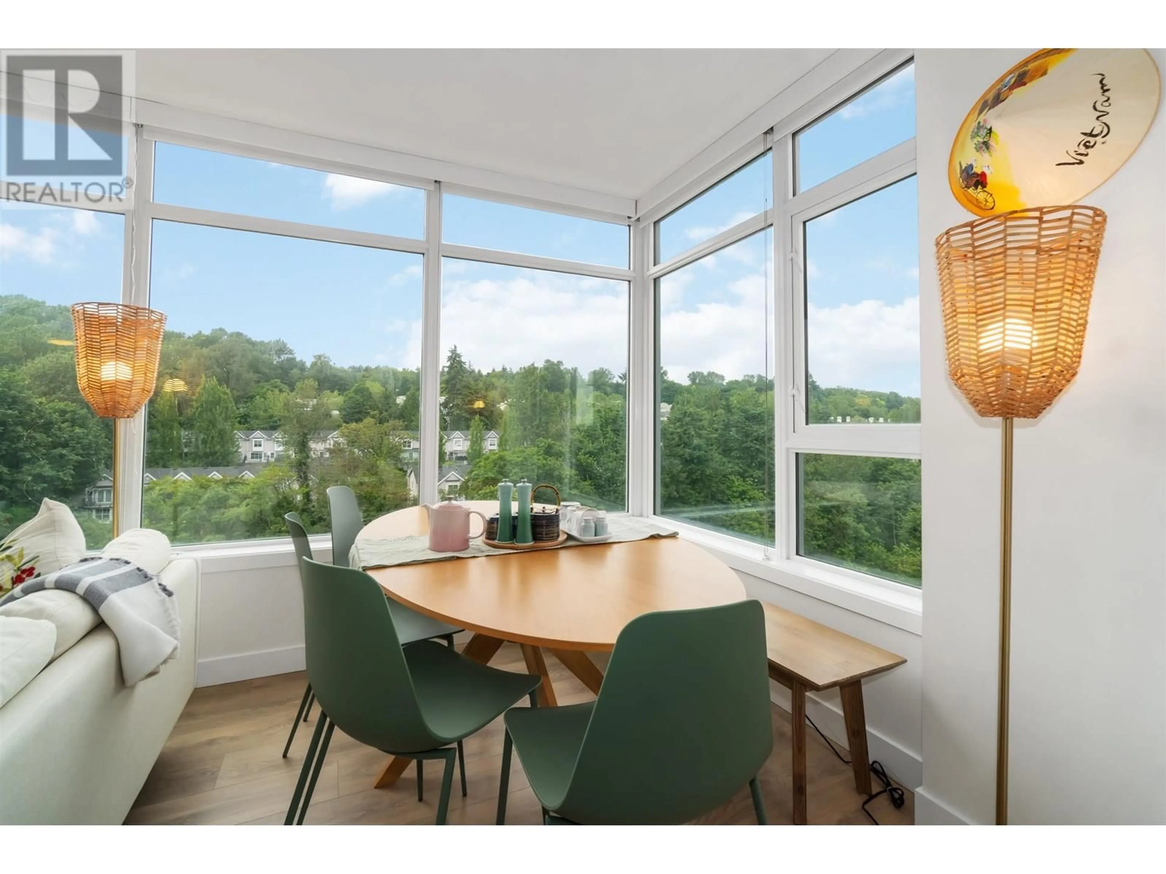 Dining room, wood/laminate floor for 1502 - 8538 RIVER DISTRICT CROSSING, Vancouver British Columbia V5S0C9