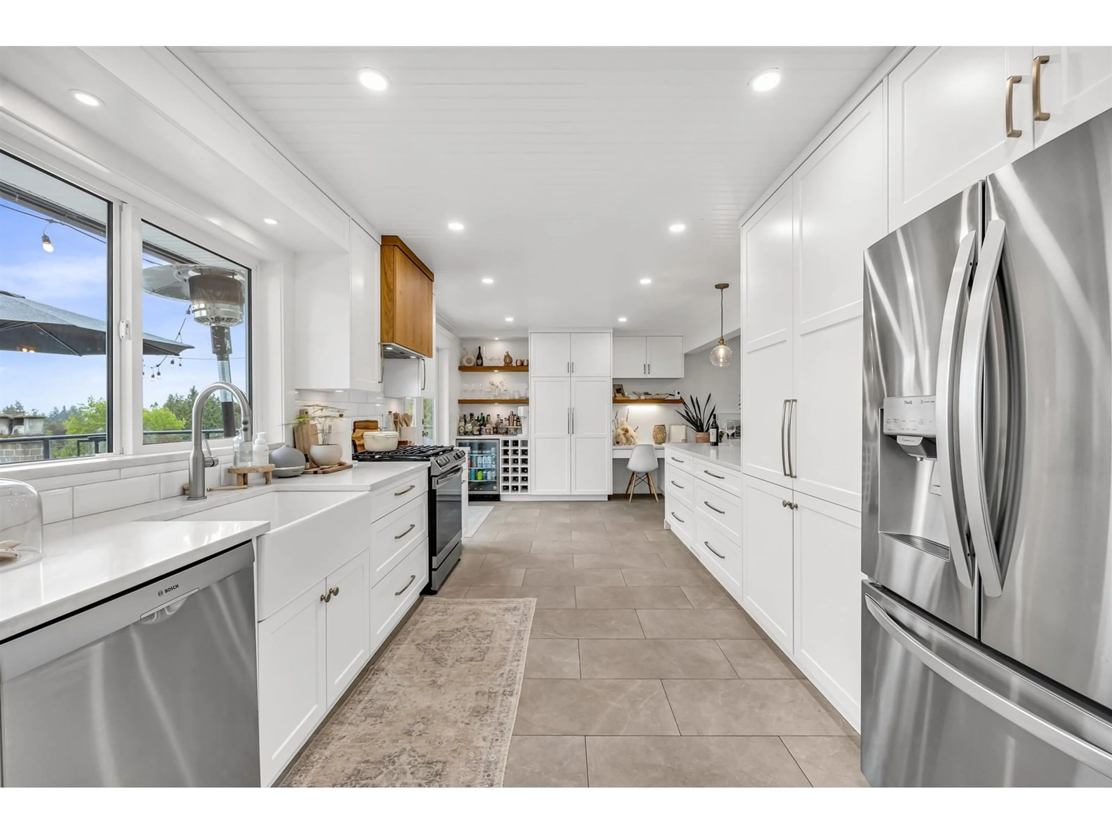 Open concept kitchen, ceramic/tile floor for 20755 46A, Langley British Columbia V3A3K1