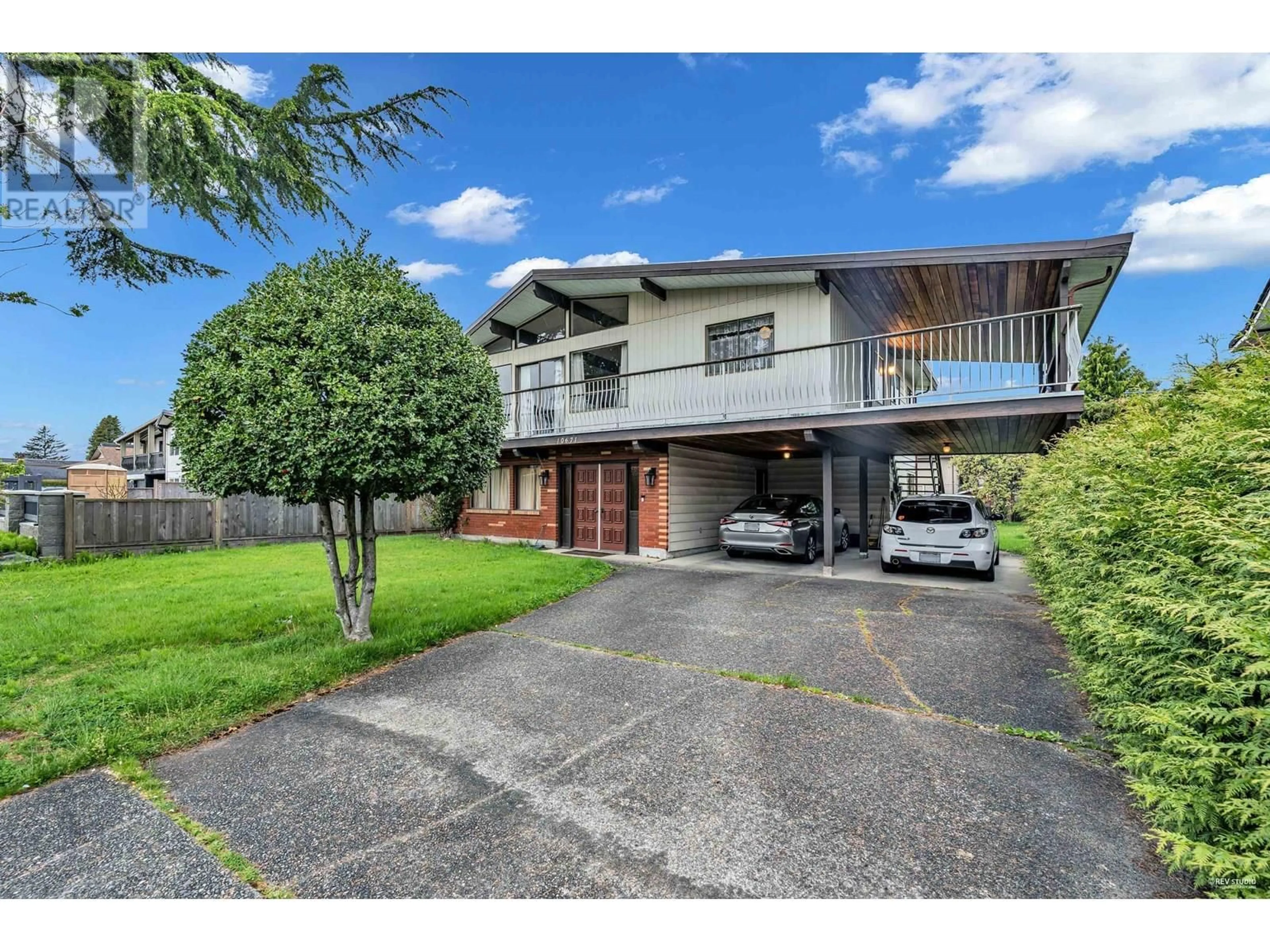 A pic from outside/outdoor area/front of a property/back of a property/a pic from drone, street for 10671 ANAHIM DRIVE, Richmond British Columbia V7A3C6