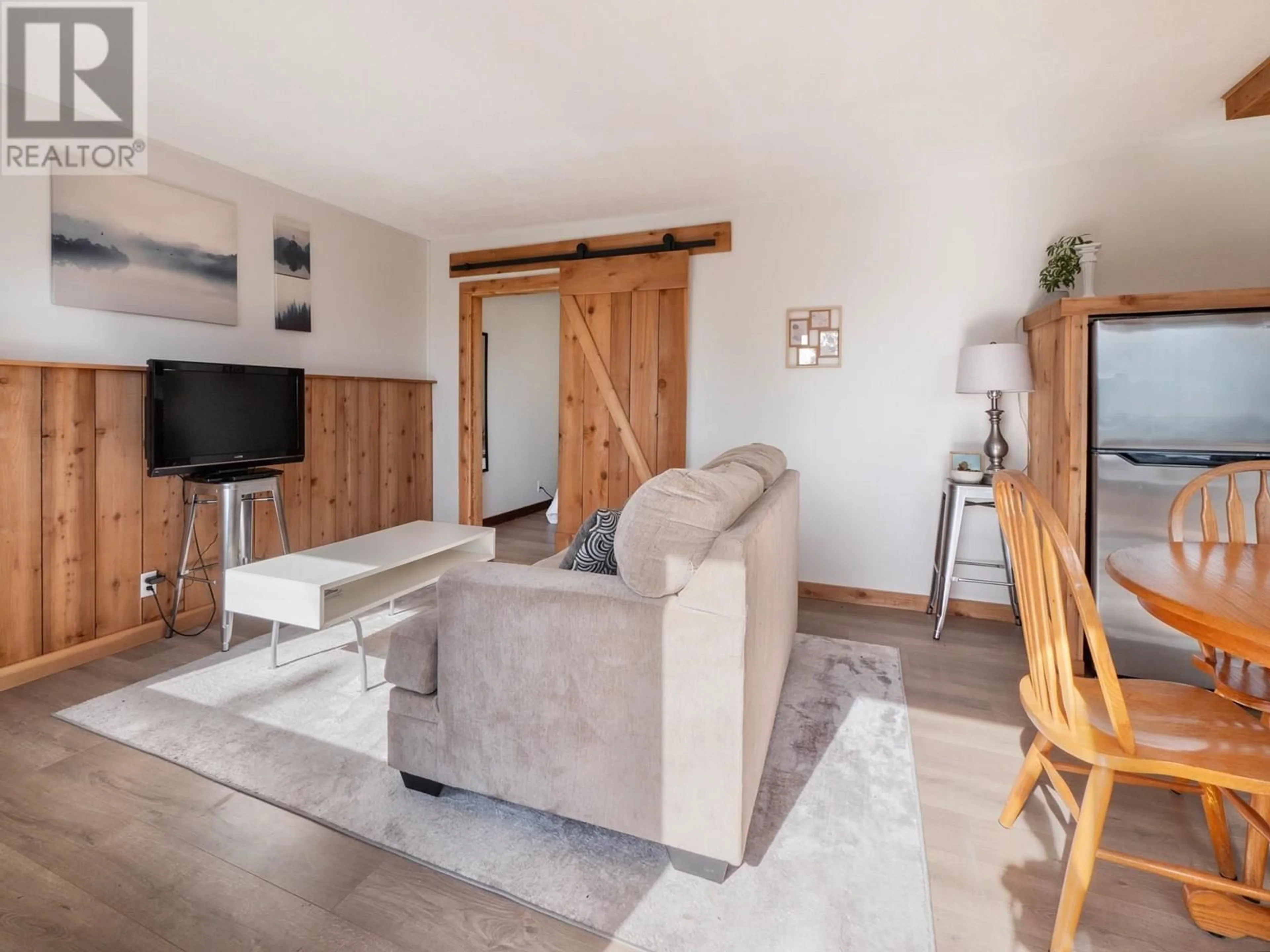 Living room with furniture, wood/laminate floor for 716/718 HILLCREST ROAD, Gibsons British Columbia V0N1V9