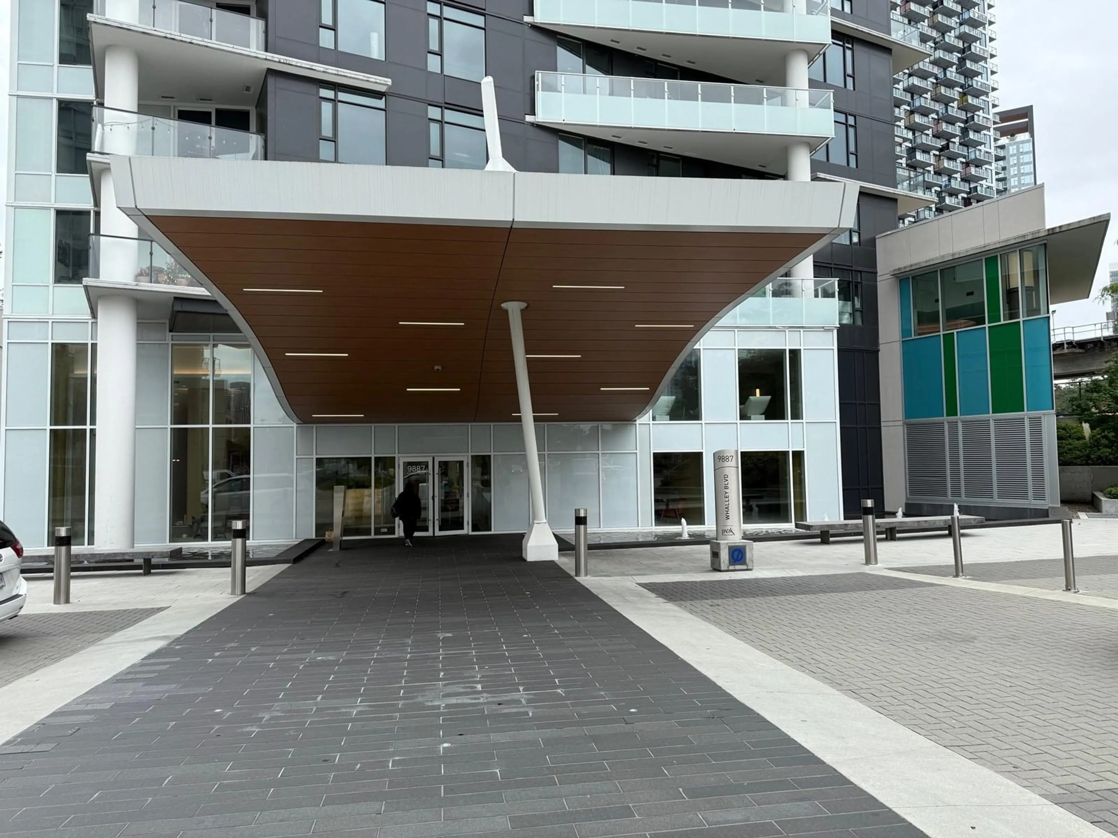 Indoor foyer for 801 - 9887 WHALLEY, Surrey British Columbia V3T0P4