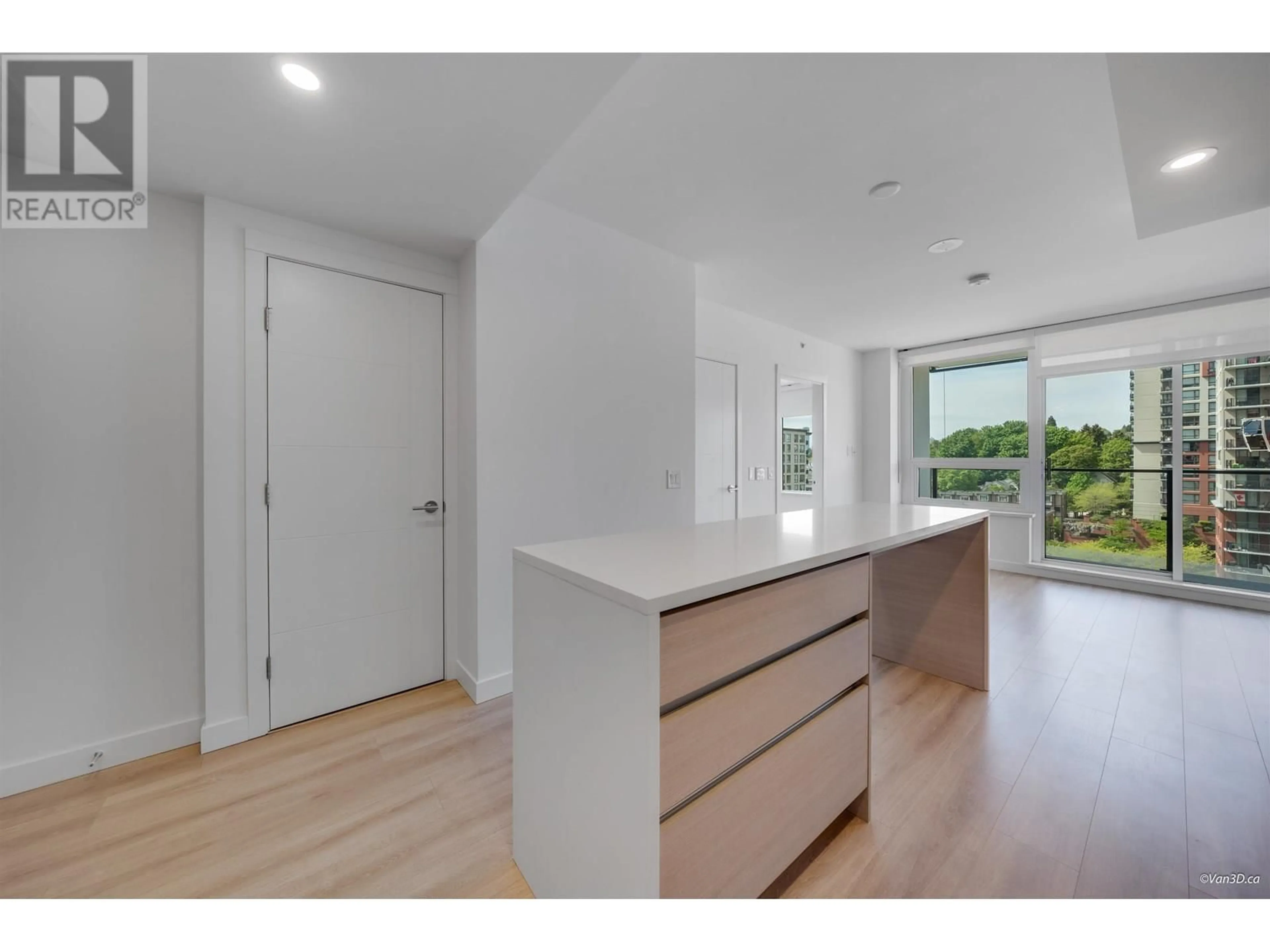 Open concept kitchen, wood/laminate floor for 1503 - 823 CARNARVON STREET, New Westminster British Columbia V3M0N5