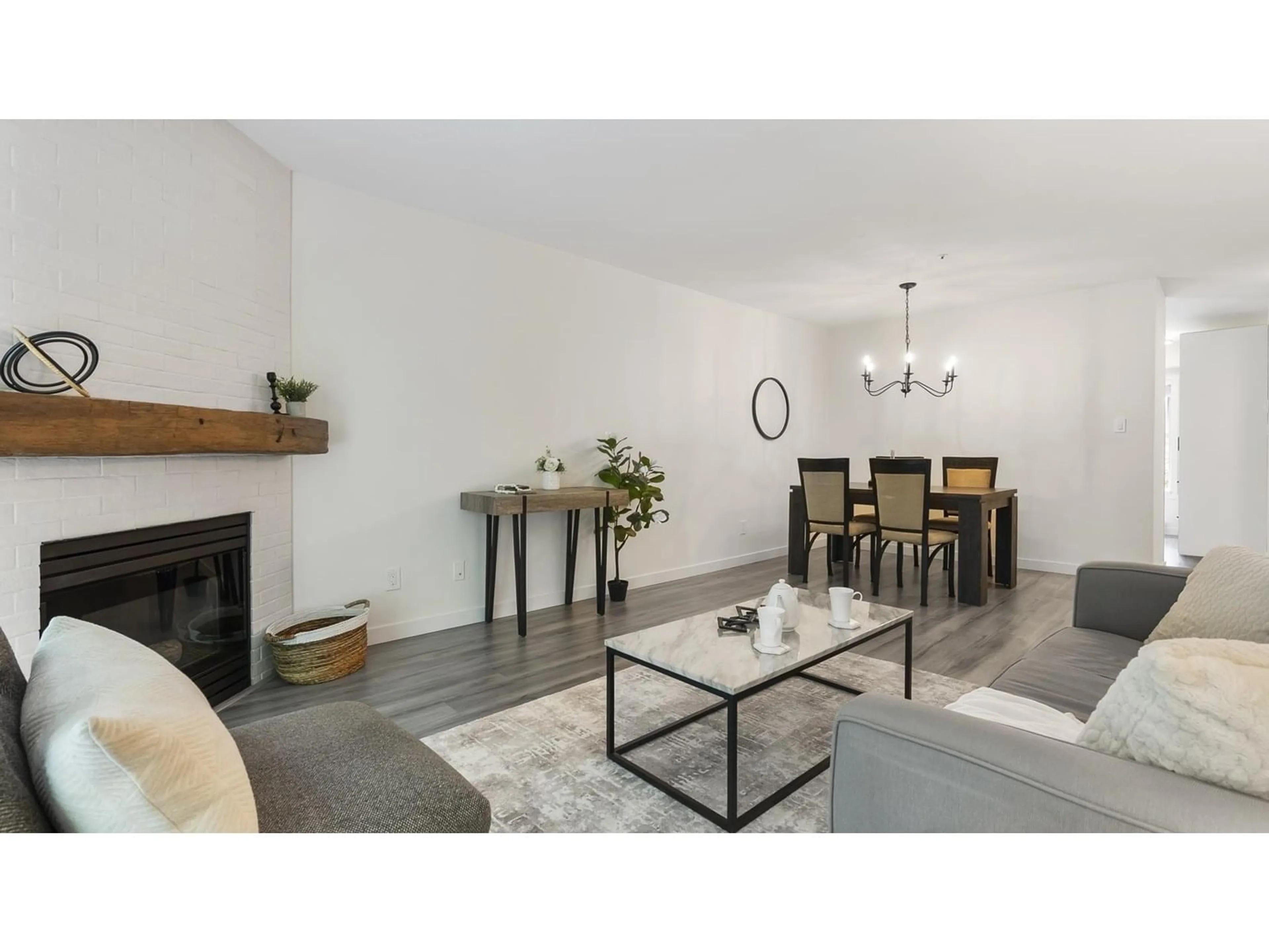 Living room with furniture, unknown for 35 - 5668 208, Langley British Columbia V3A8G4