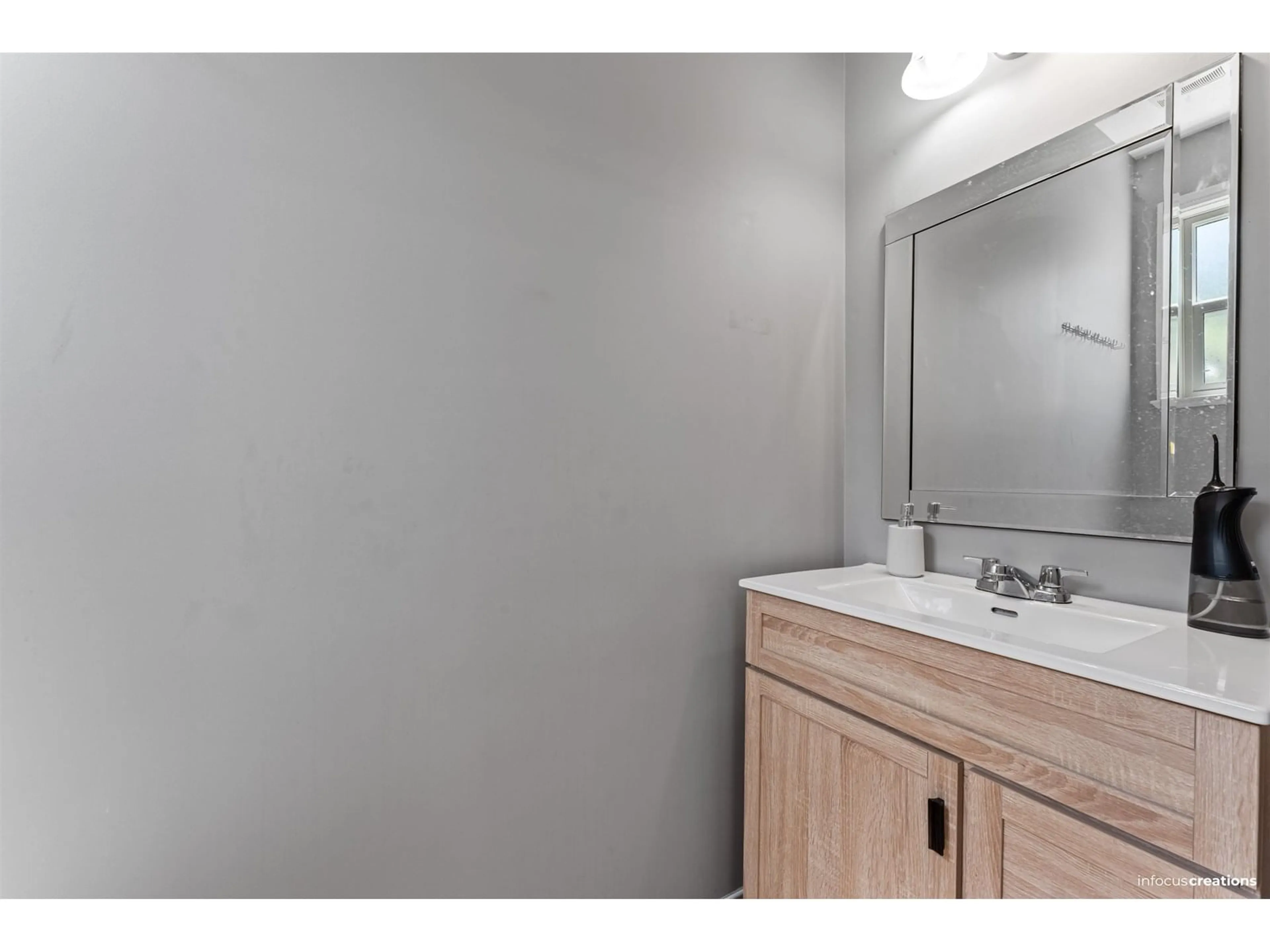 Standard bathroom, unknown for 6971 181, Surrey British Columbia V3S6X3