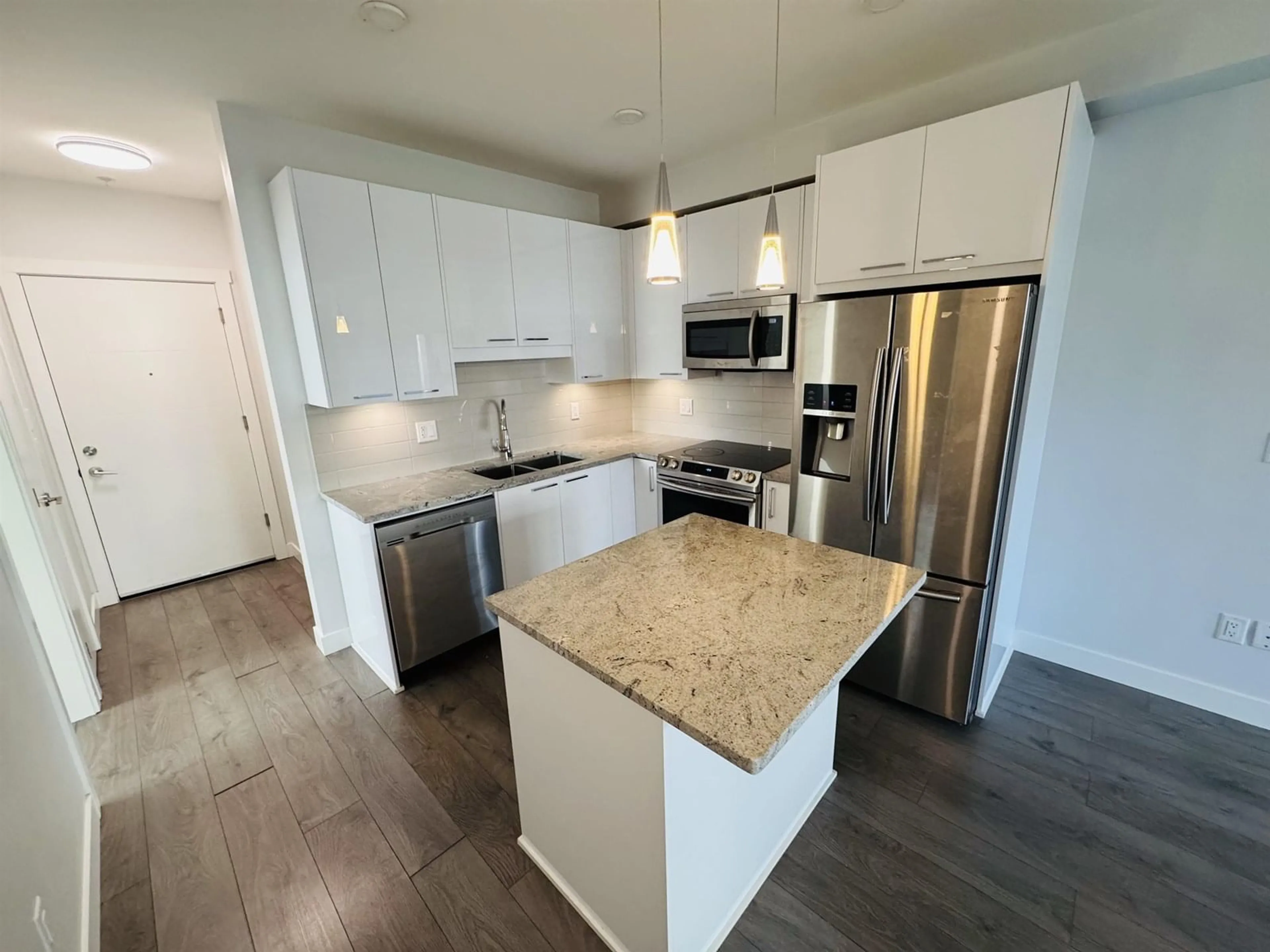 Open concept kitchen, unknown for 111 - 20686 EASTLEIGH, Langley British Columbia V3A0M4