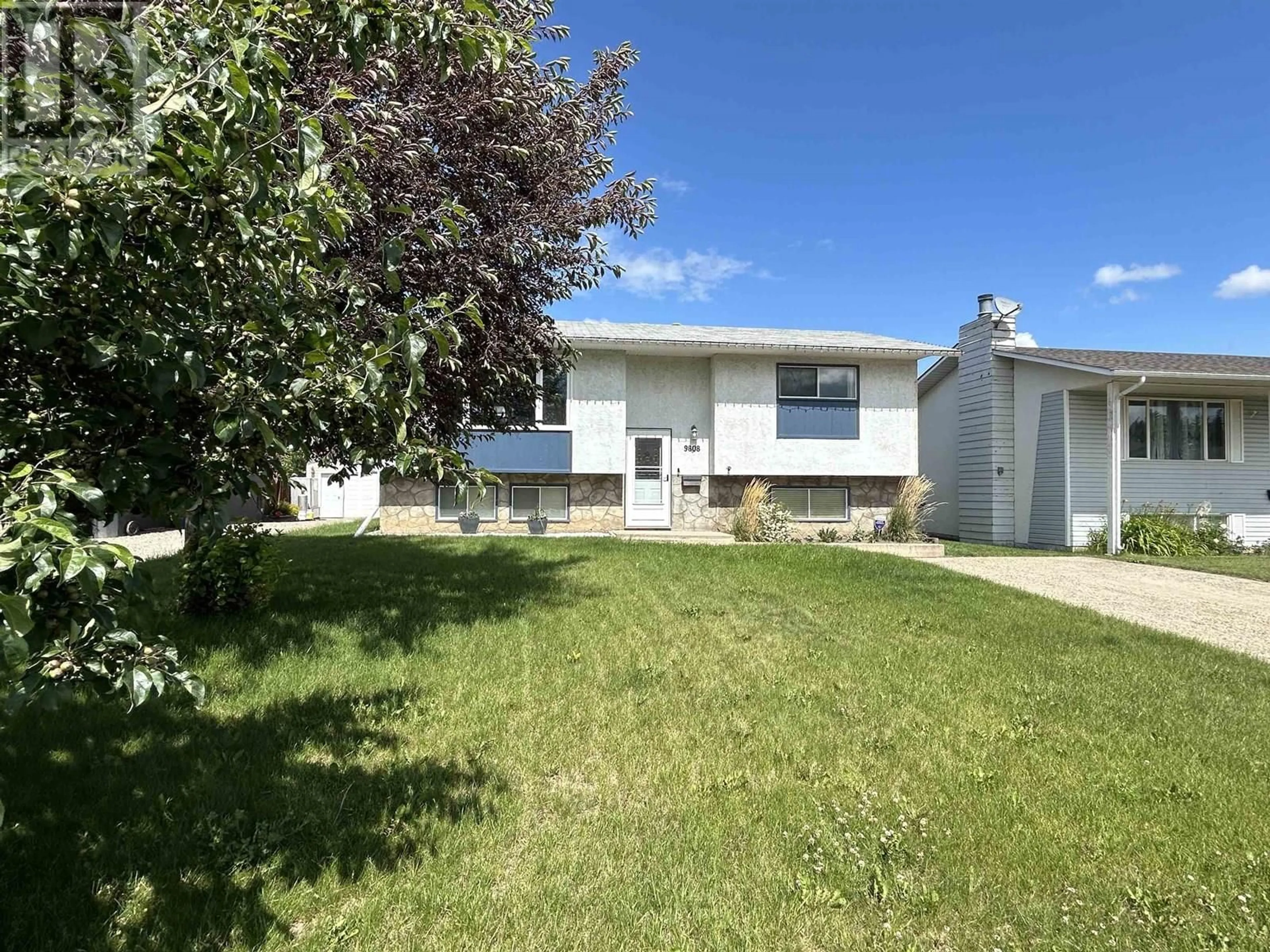 Home with vinyl exterior material, street for 9808 113 AVENUE, Fort St. John British Columbia V1J4P6