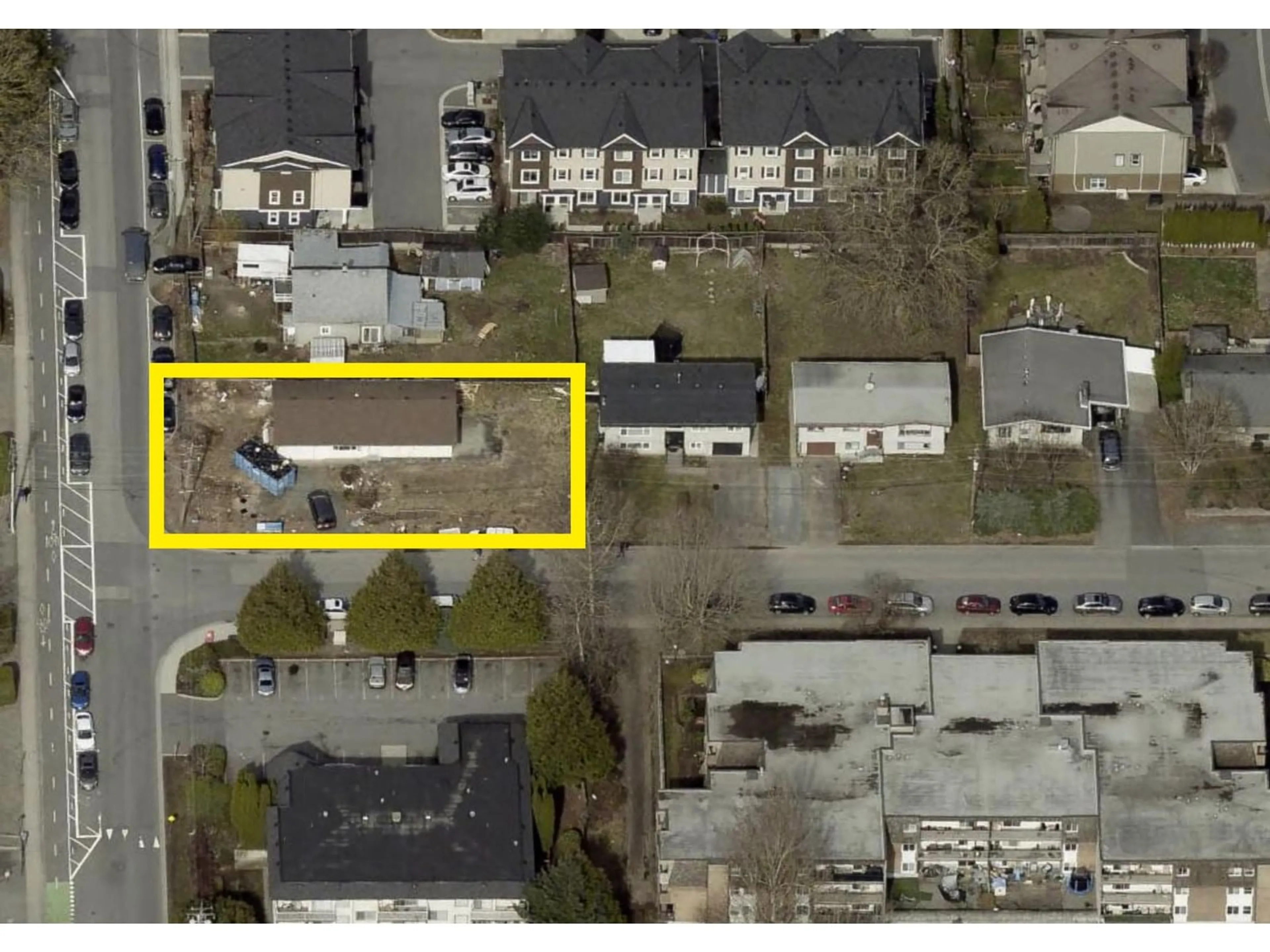 A pic from outside/outdoor area/front of a property/back of a property/a pic from drone, street for 1926 SALTON, Abbotsford British Columbia V2S3W7