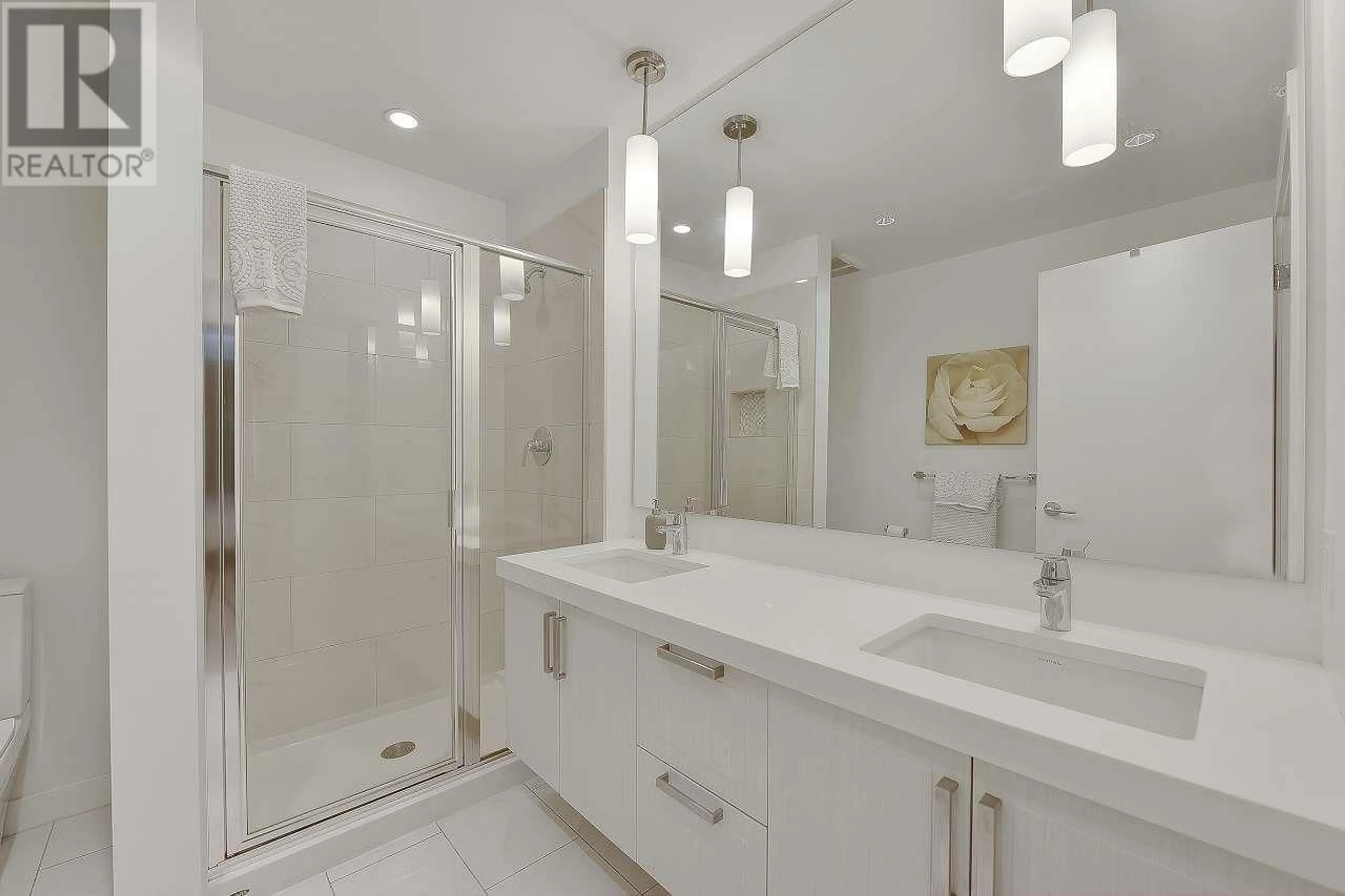 Contemporary bathroom, ceramic/tile floor for 305 - 550 SEABORNE PLACE, Port Coquitlam British Columbia V3B0L3