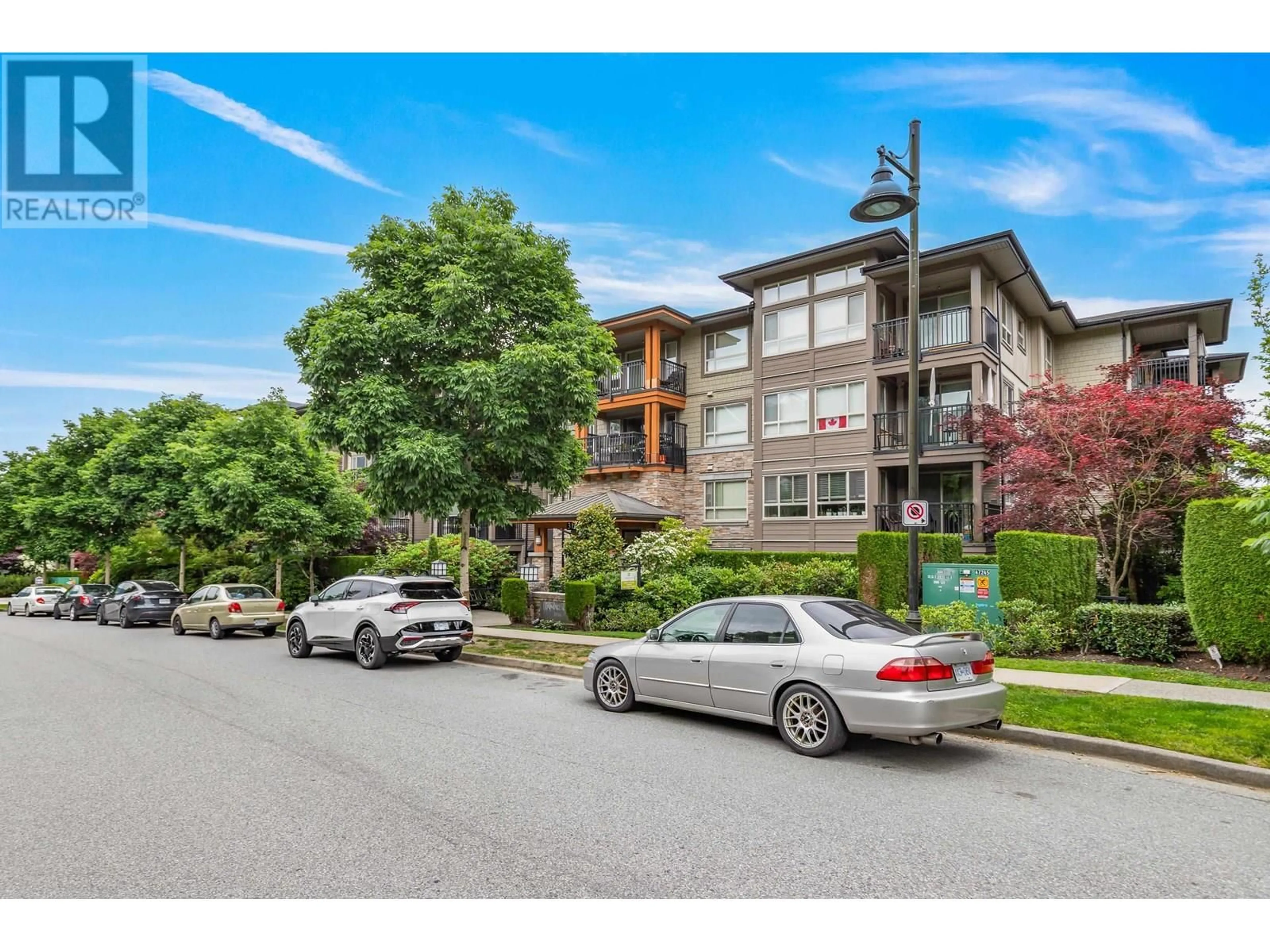 A pic from outside/outdoor area/front of a property/back of a property/a pic from drone, street for 305 - 3156 DAYANEE SPRINGS BOULEVARD, Coquitlam British Columbia V3E0B7