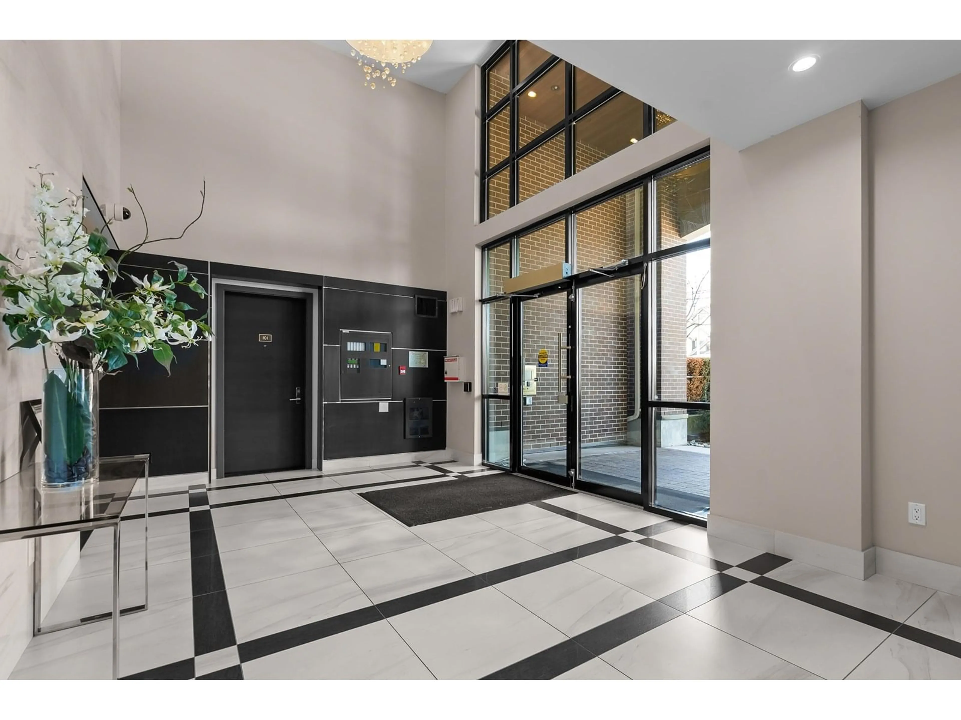 Indoor foyer for 106 - 15360 20TH, Surrey British Columbia V4A2A3