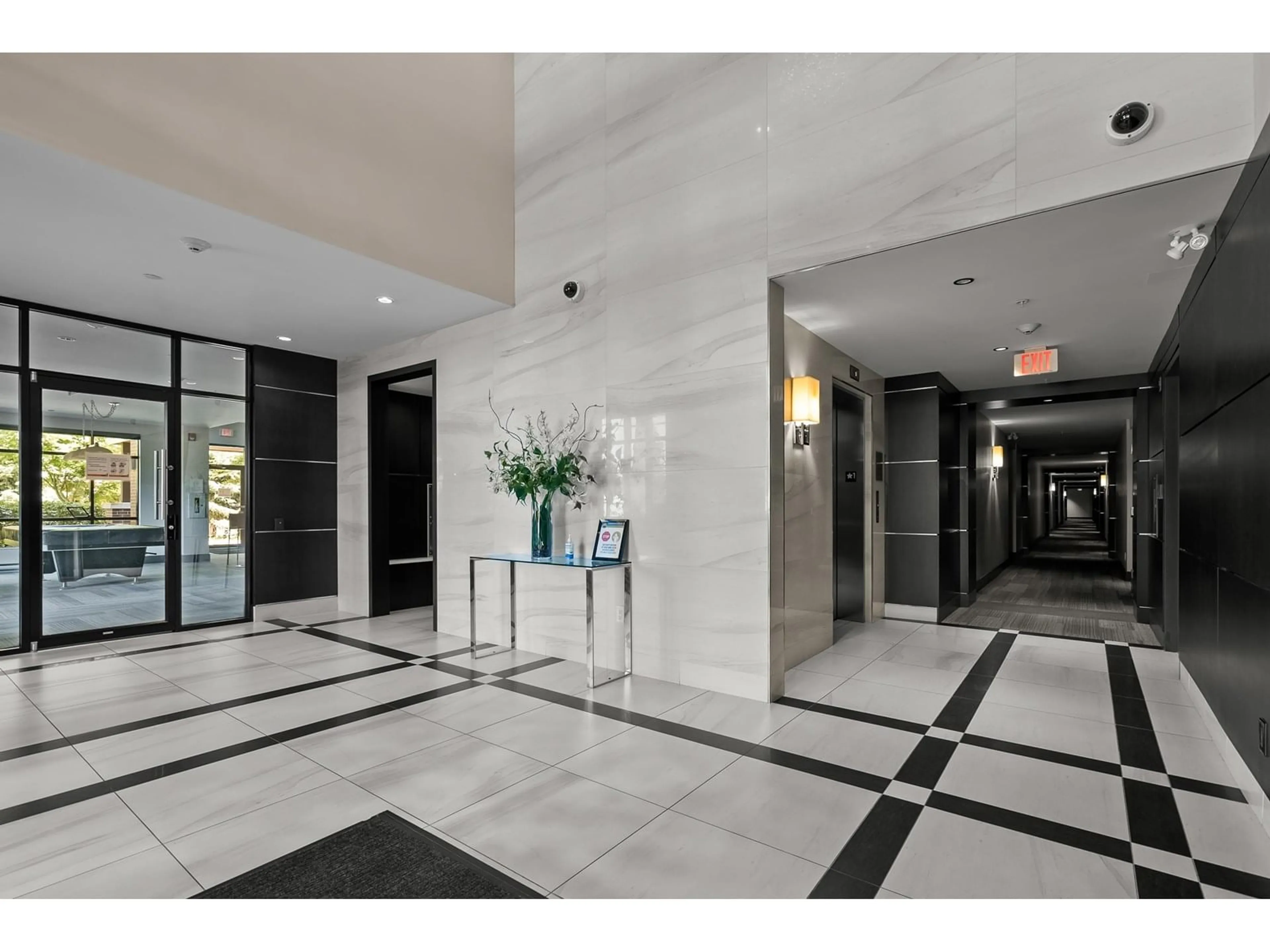 Indoor foyer for 106 - 15360 20TH, Surrey British Columbia V4A2A3