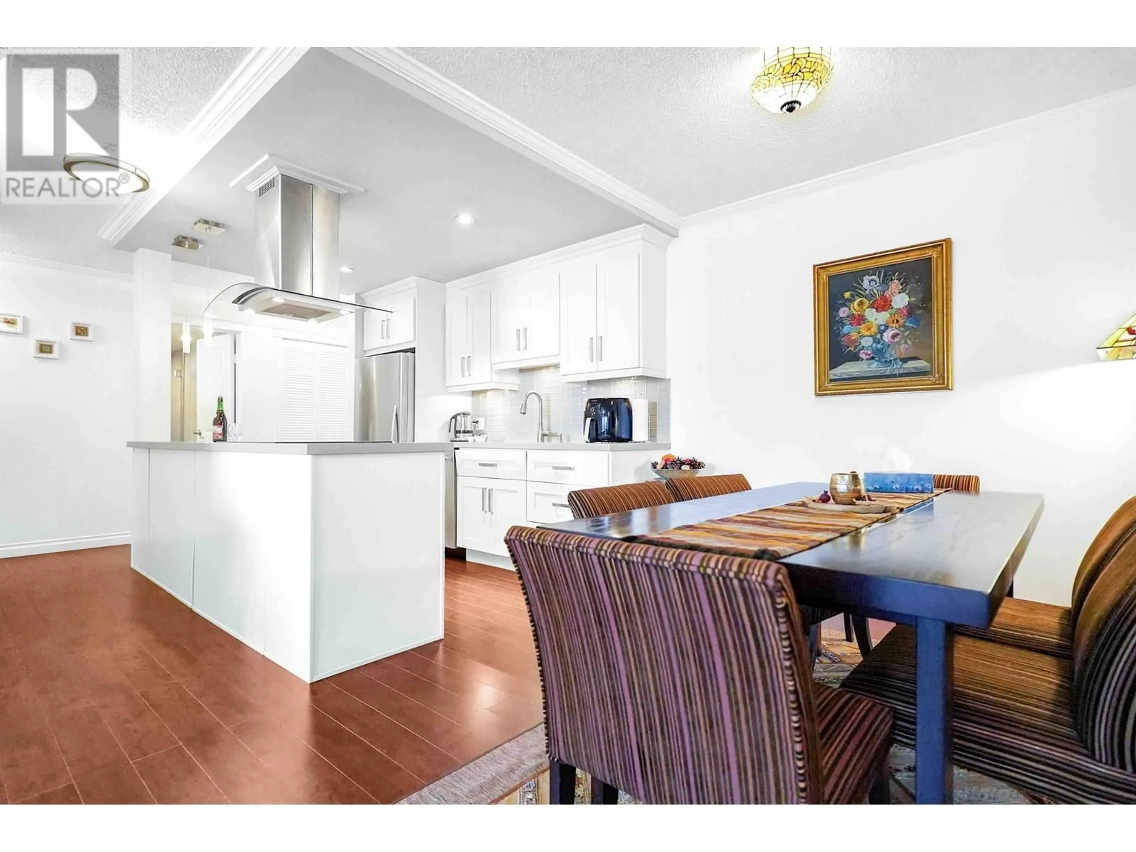 Open concept kitchen, wood/laminate floor for 306 - 2020 FULLERTON AVENUE, North Vancouver British Columbia V7P3G3