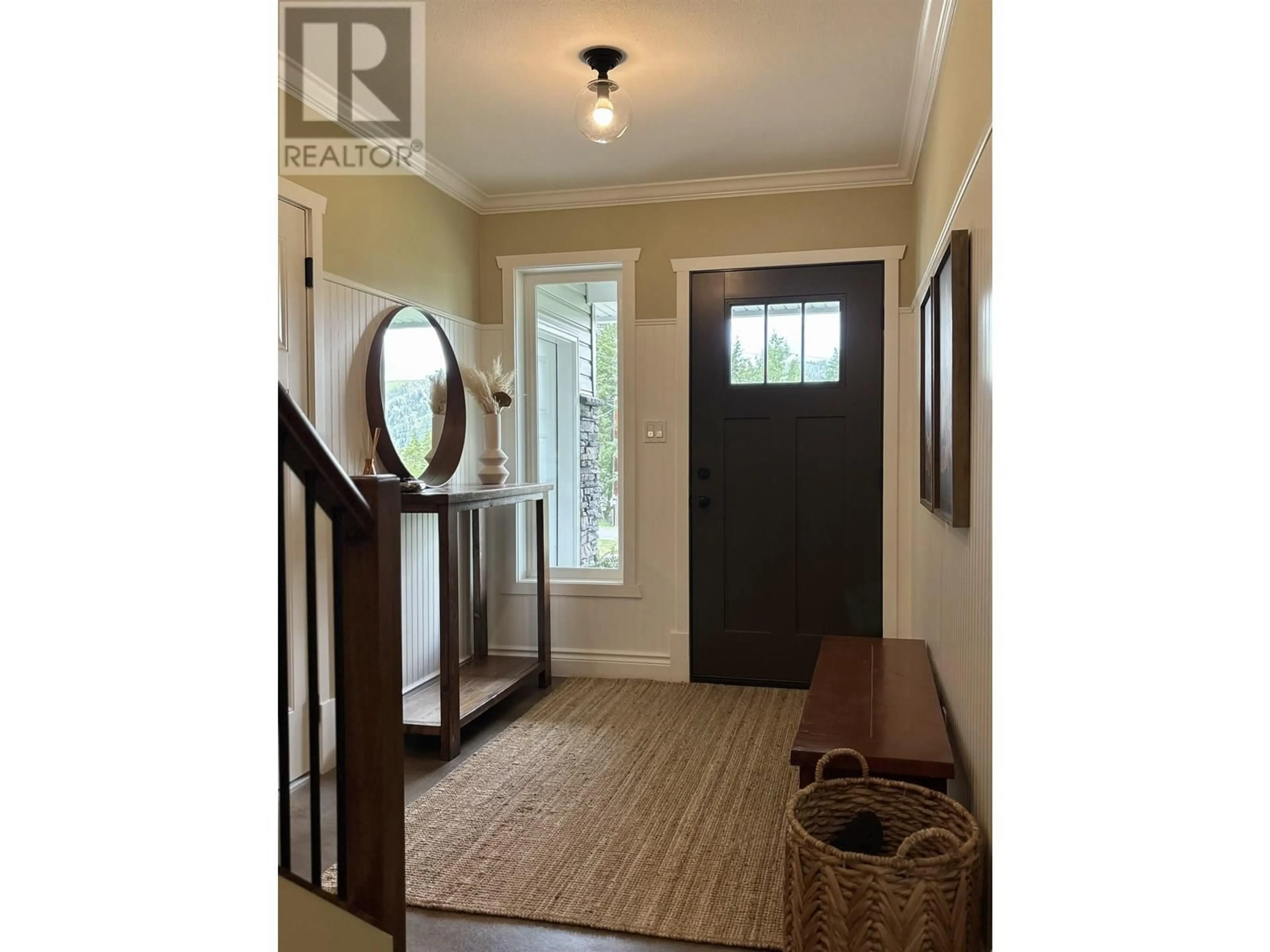 Indoor entryway for 2167 BLUFF VIEW DRIVE, Williams Lake British Columbia V2G5G2