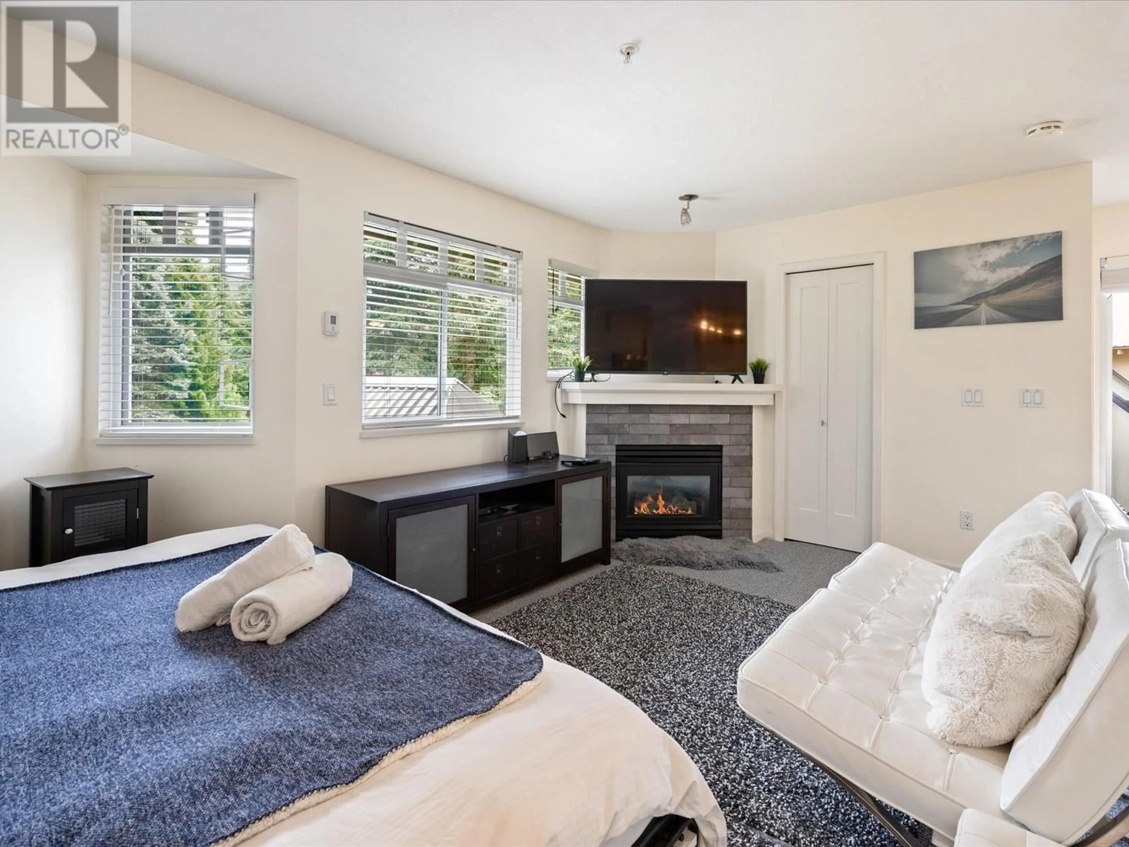 Living room with furniture, carpet floor for 73 - 4335 NORTHLANDS BOULEVARD, Whistler British Columbia V0N1B4